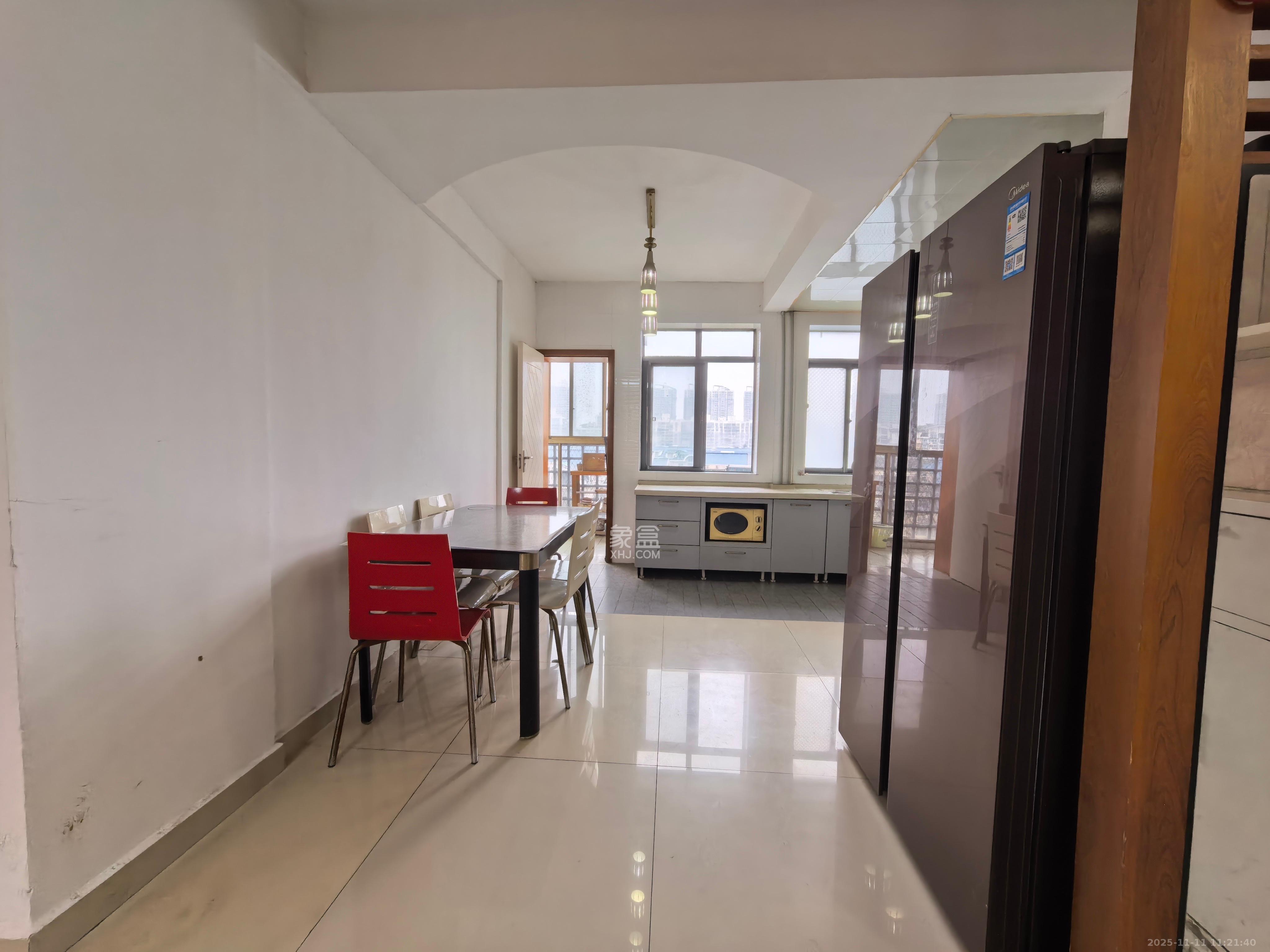 万煦园  3室2厅2卫    2800.0元/月室内图