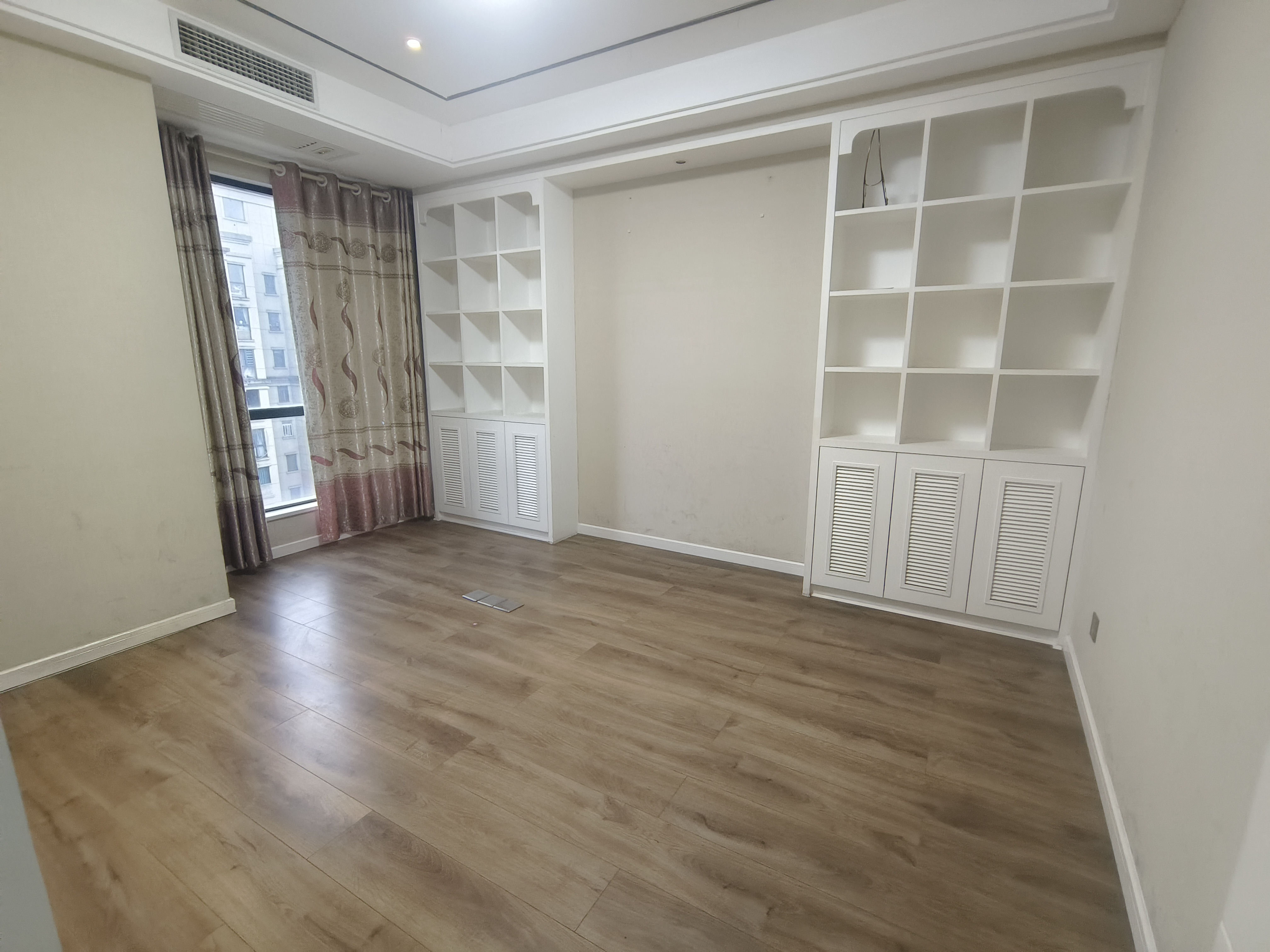 南苑上和二期  4室2厅1卫    99.0万客厅