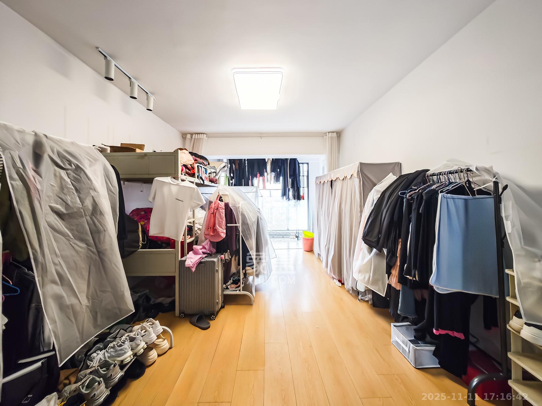 福晟钱隆国际（晟冉景苑）  3室2厅2卫    79.8万