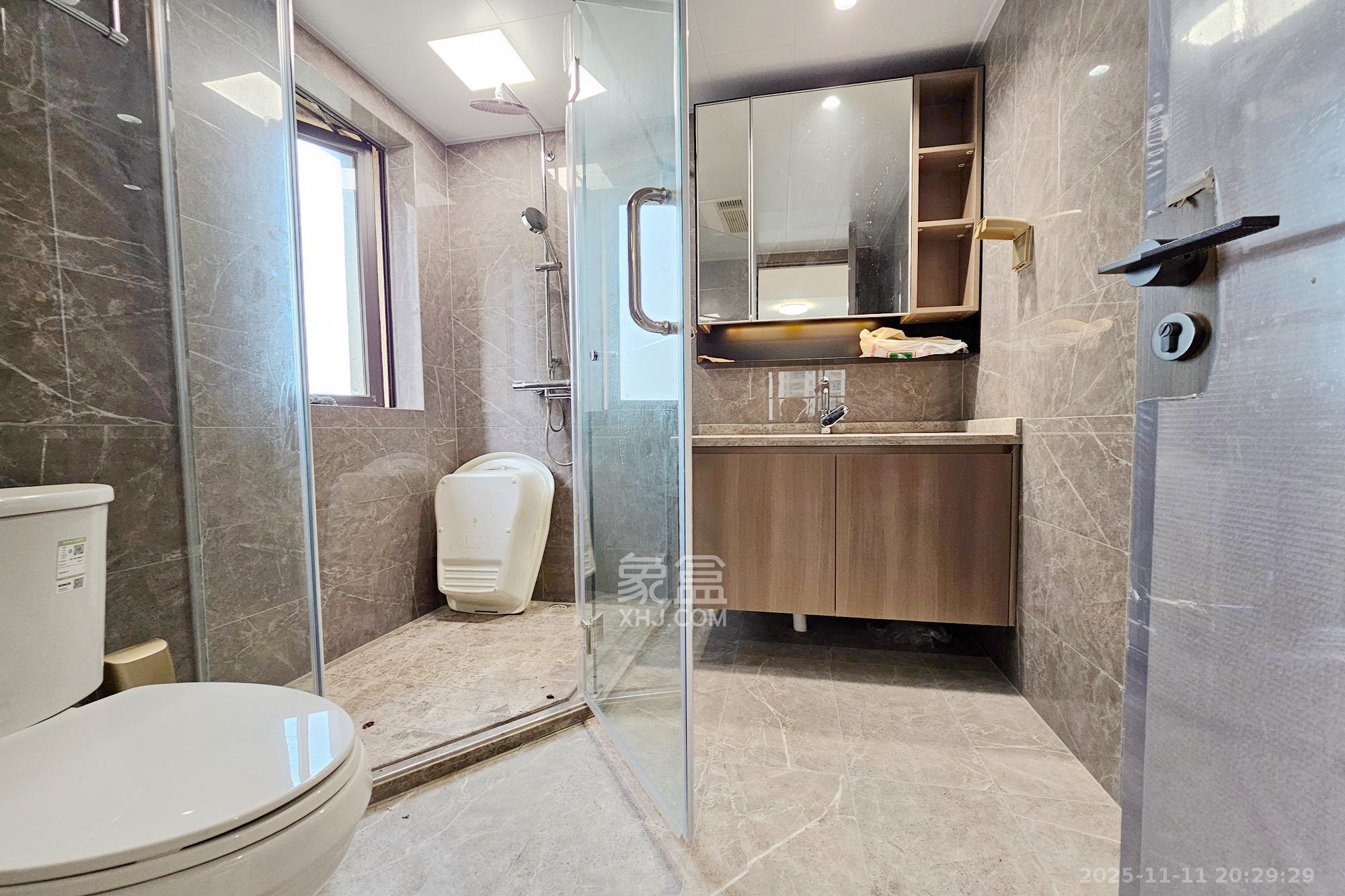 阳光城尚东湾青柠园 4室2厅2卫 140.0万 阳光城尚东湾青柠园 4室2厅2卫 140.0万卫生间