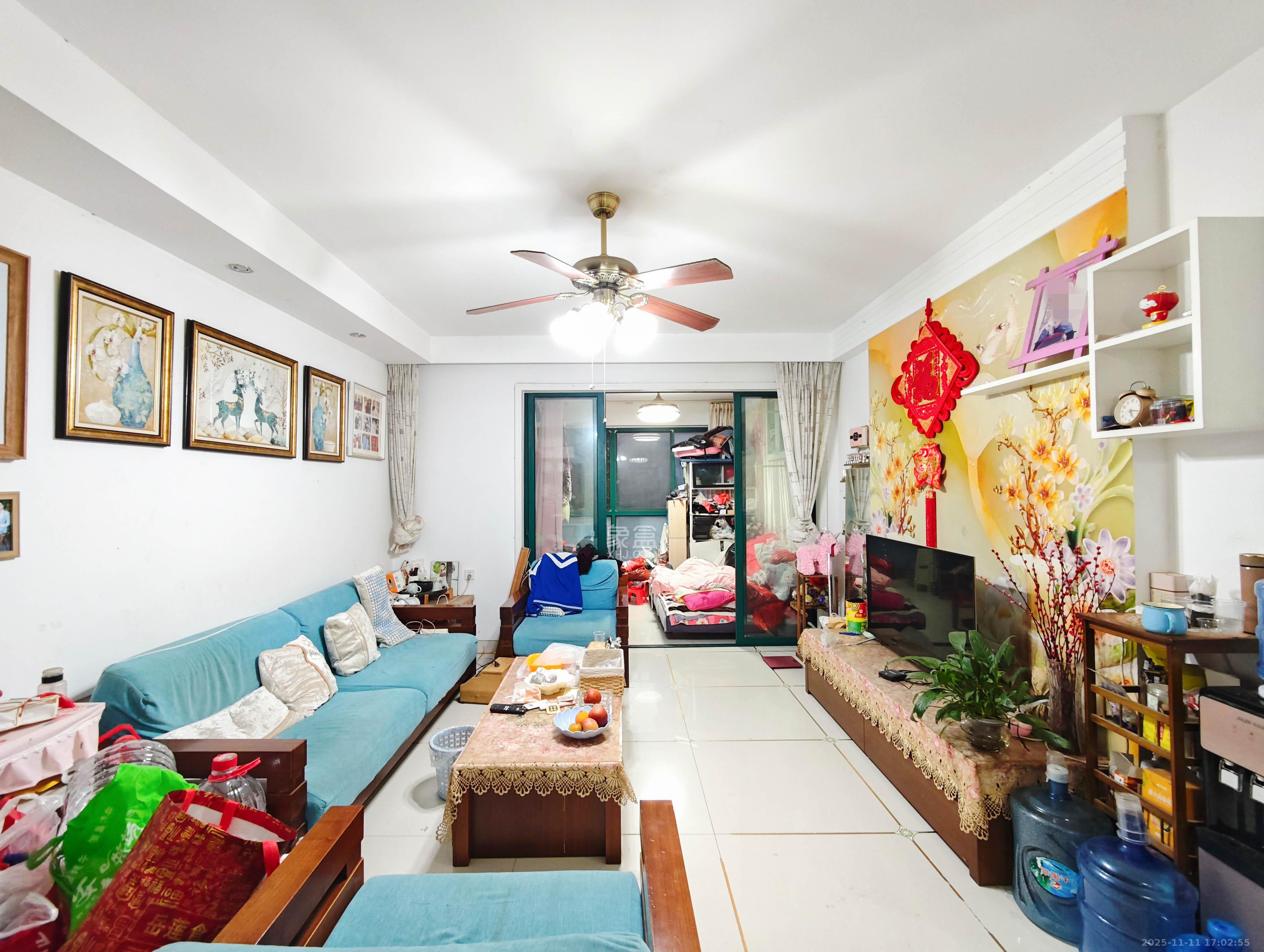 华盛世纪新城 2室2厅1卫 70.0万 华盛世纪新城 2室2厅1卫 70.0万客厅