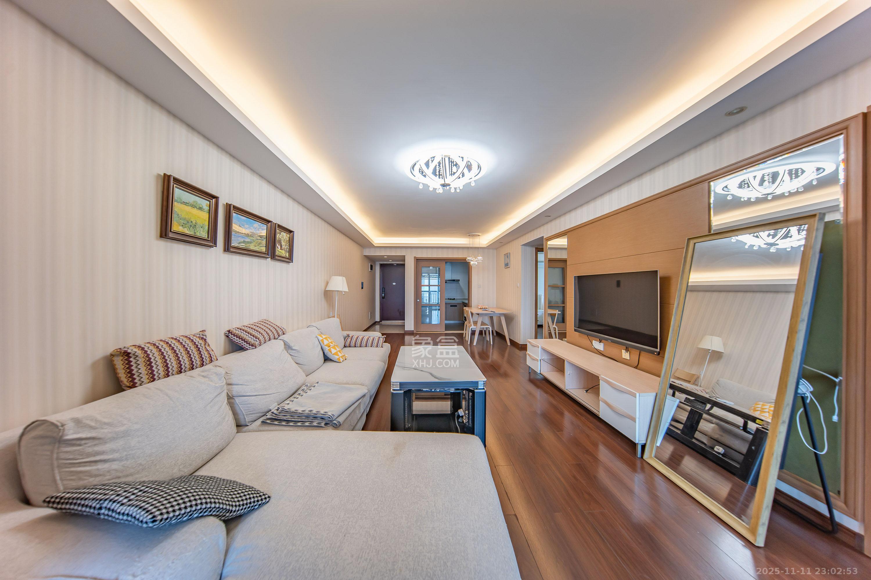 万科白鹭郡  3室2厅1卫    122.8万客厅