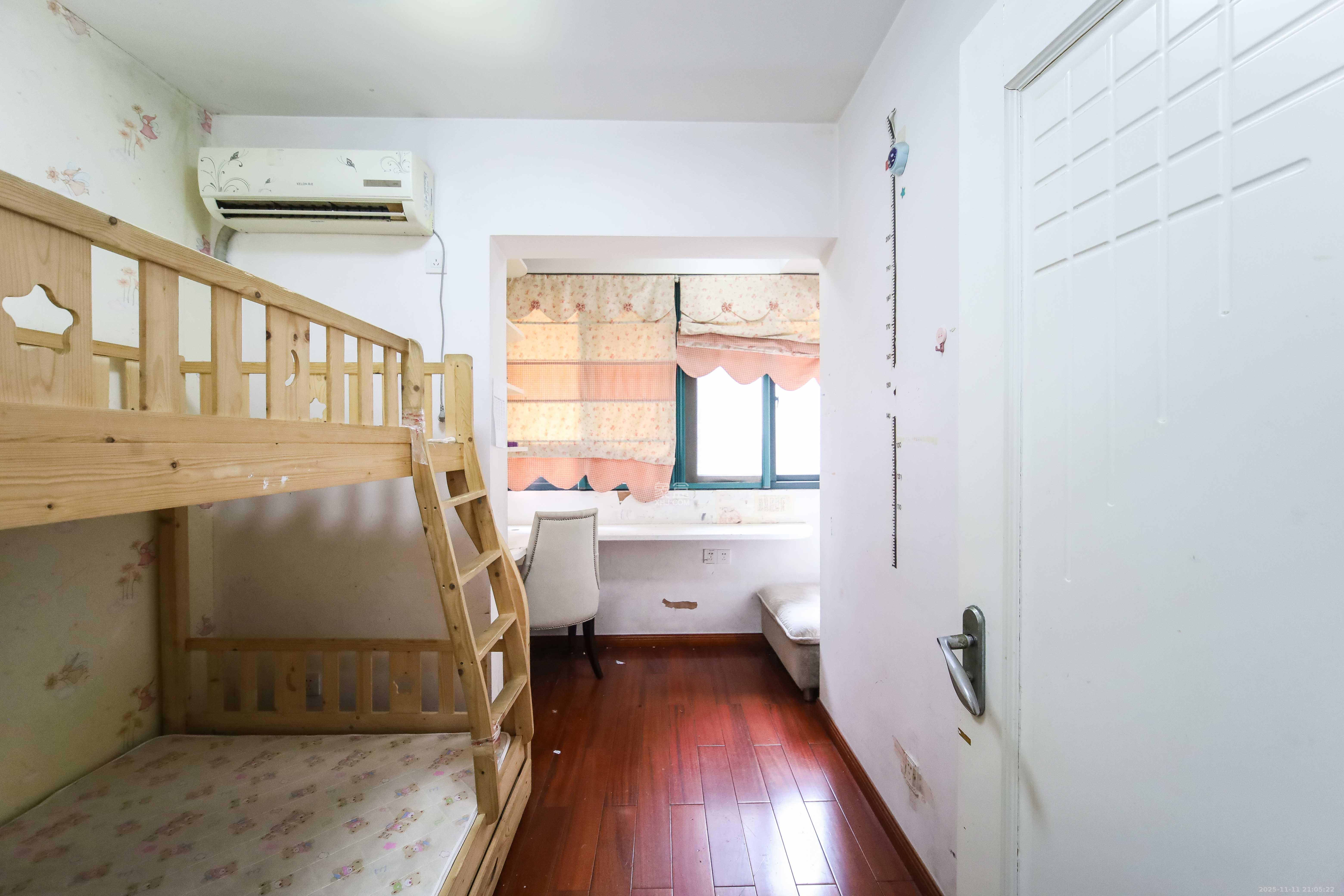 东玺门  3室2厅1卫    98.0万卧室