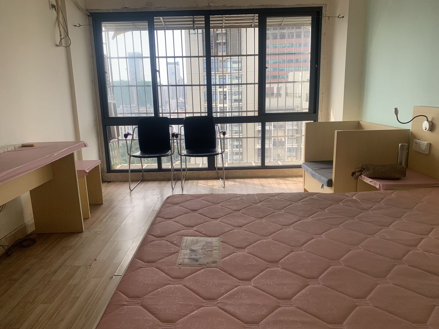 香港城  1室1厅1卫    35.0万客厅