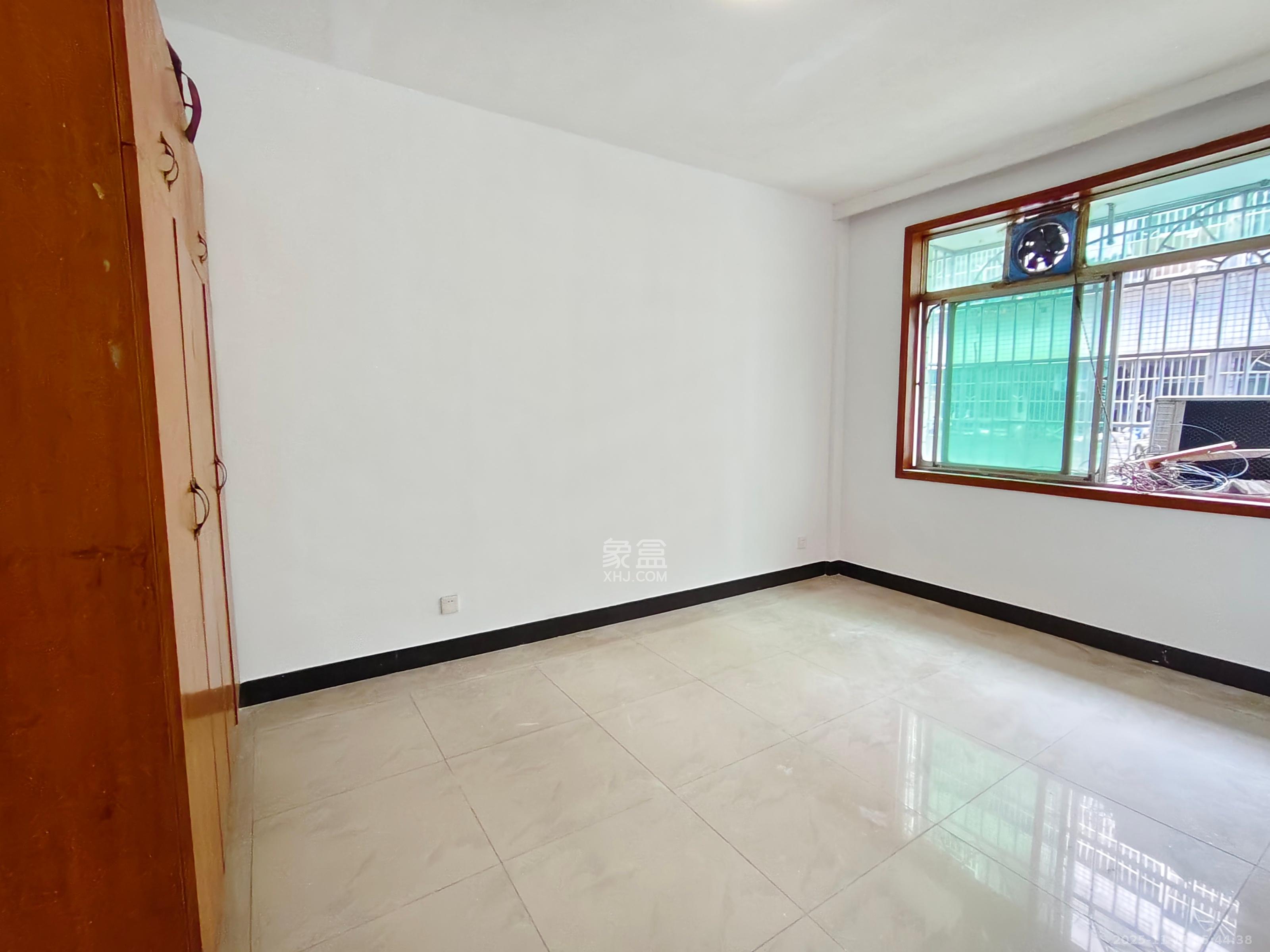 马王堆陶瓷城新合区  3室2厅1卫    1800.0元/月室内图