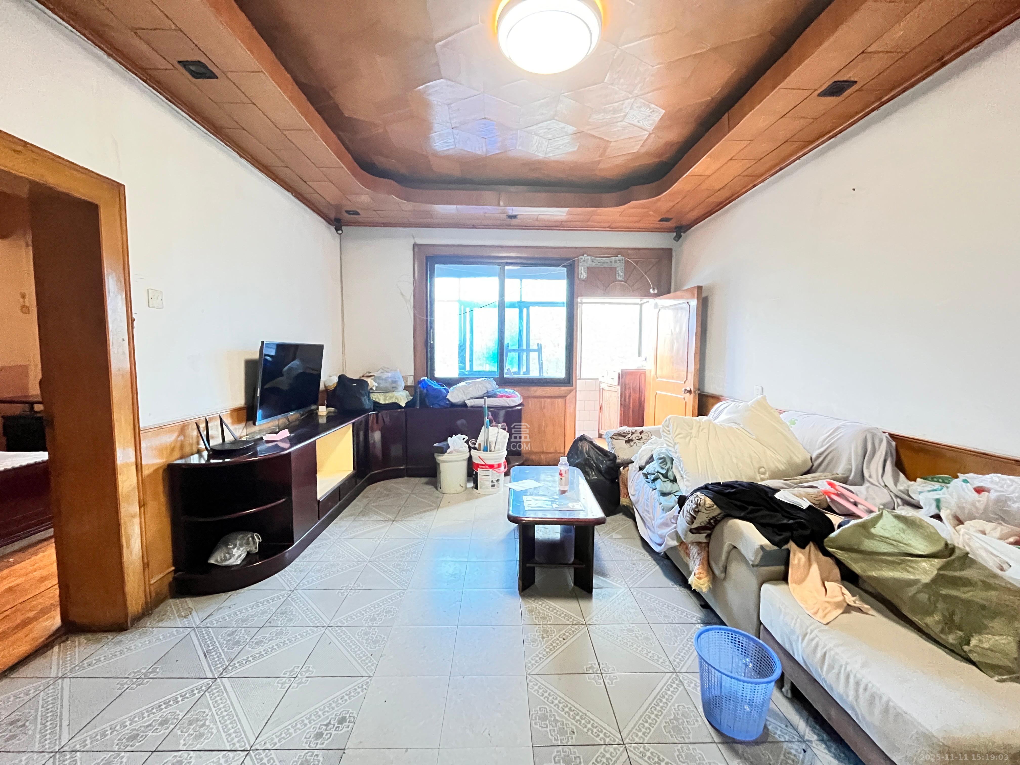 德政园林业局宿舍  3室2厅1卫    1900.0元/月