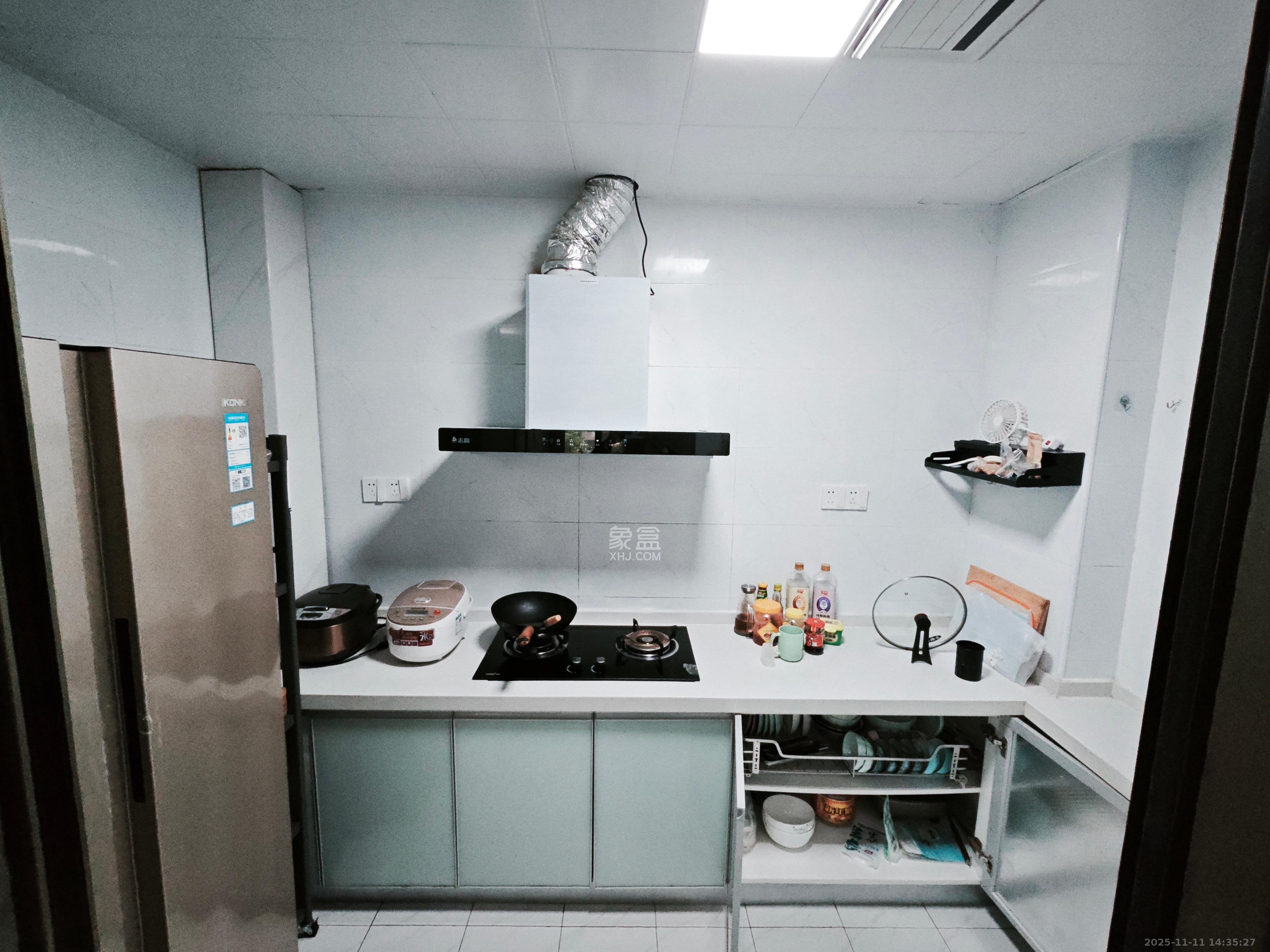 长房云时代 3室2厅1卫 1900.0元/月 长房云时代 3室2厅1卫 1900.0元/月室内图