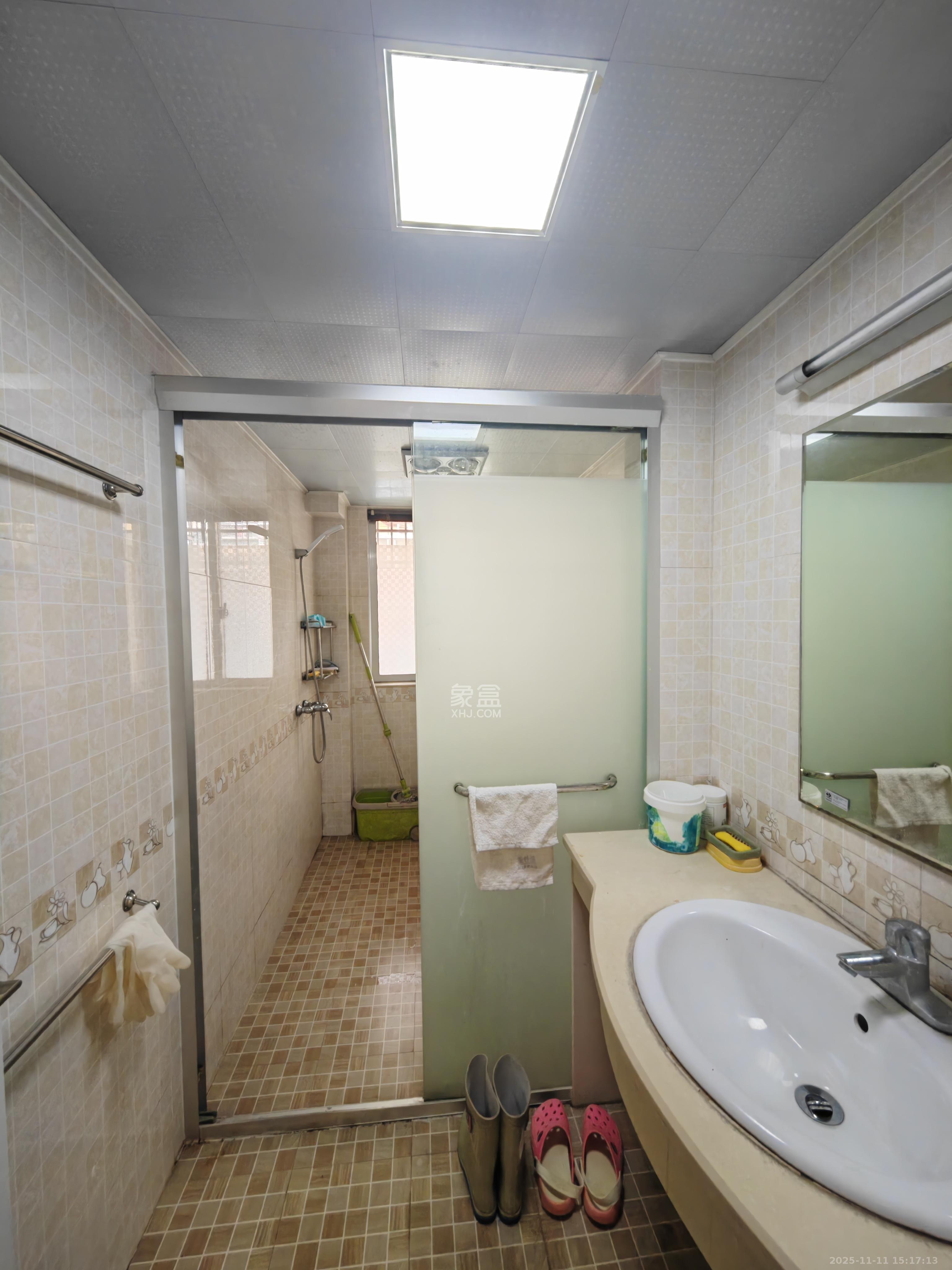 四季星城  3室2厅2卫    1900.0元/月室内图