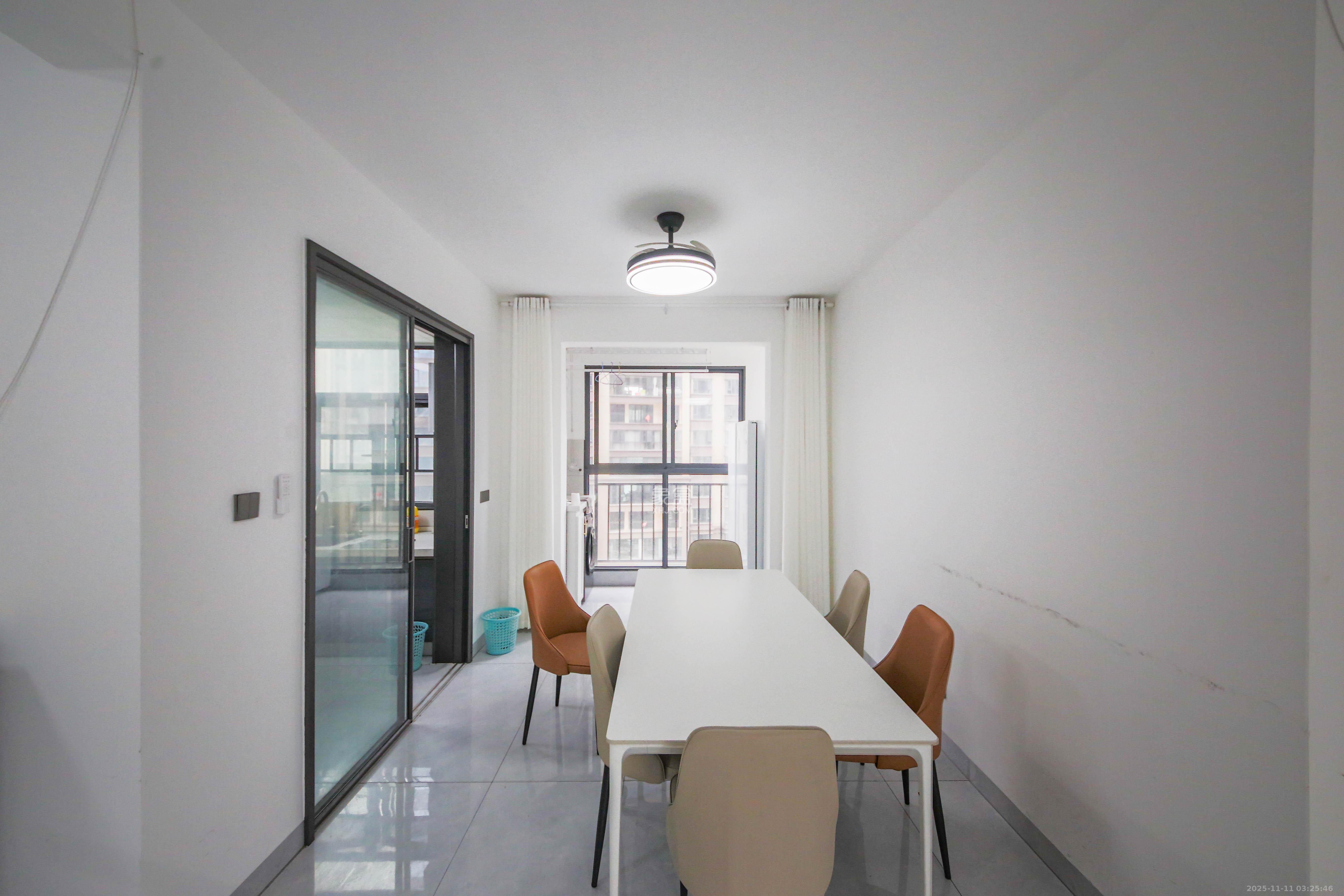 中建钰和城 4室2厅2卫 230.0万 中建钰和城 4室2厅2卫 230.0万客厅