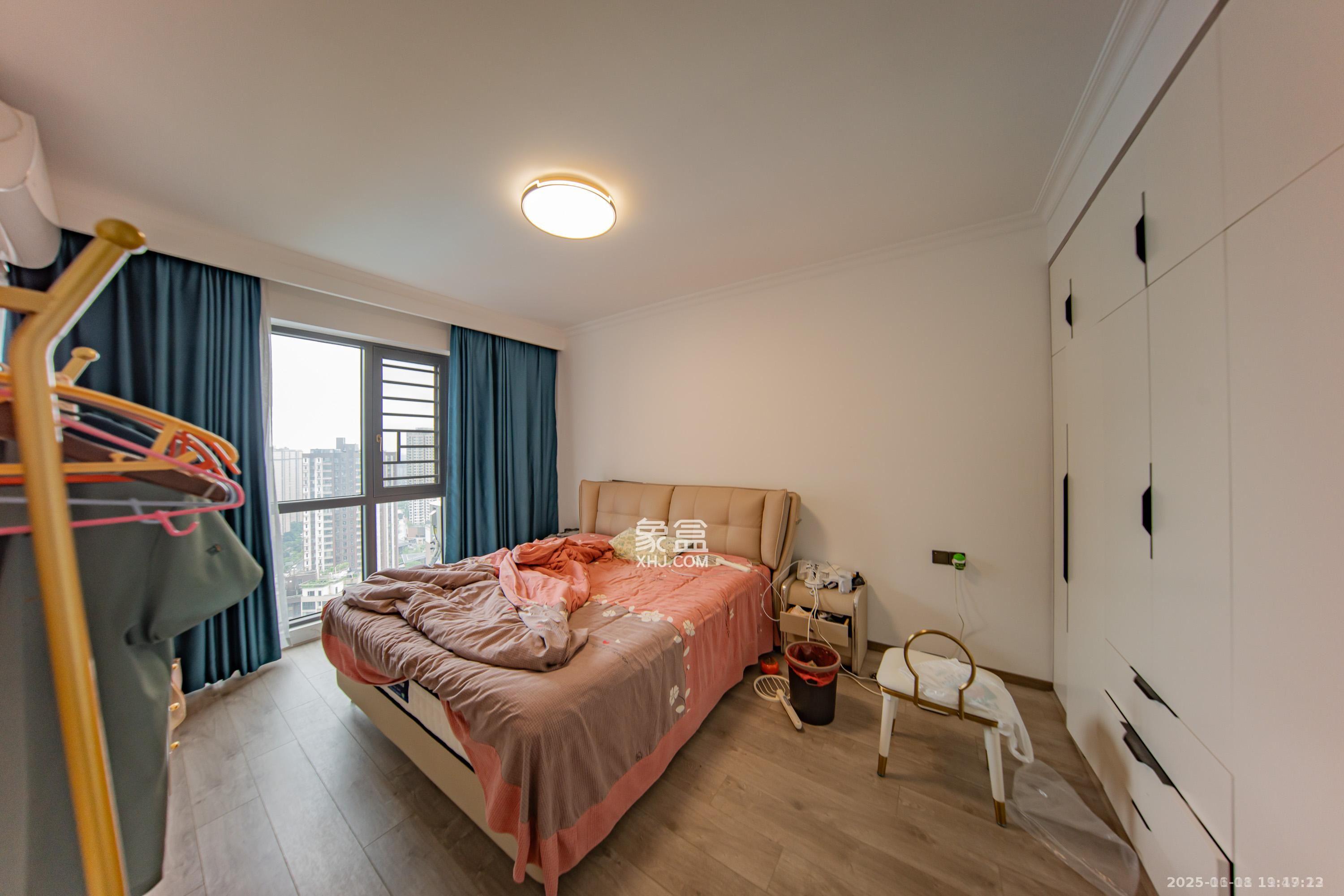 枫华府第 3室2厅1卫 2300.0元/月 枫华府第 3室2厅1卫 2300.0元/月室内图