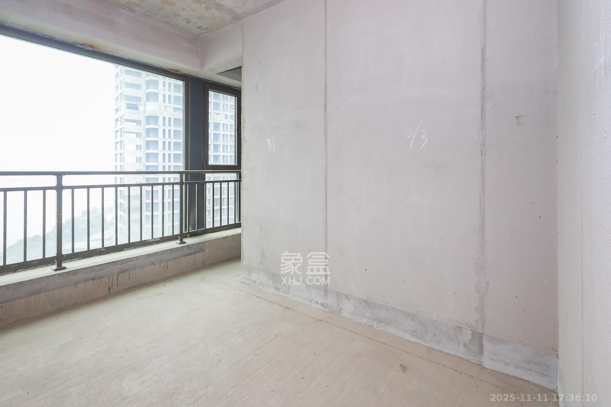 远洋外滩壹号 4室2厅2卫 380.8万 远洋外滩壹号 4室2厅2卫 380.8万客厅