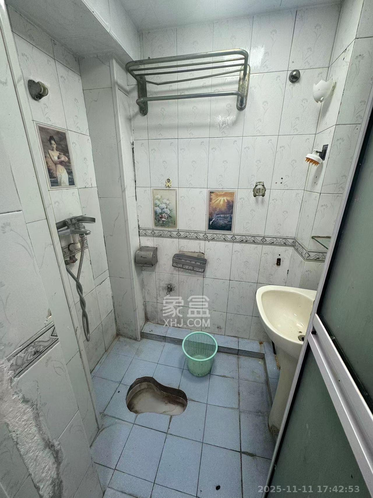 崇文里、崇圣里散盘  1室1厅1卫    1300.0元/月室内图