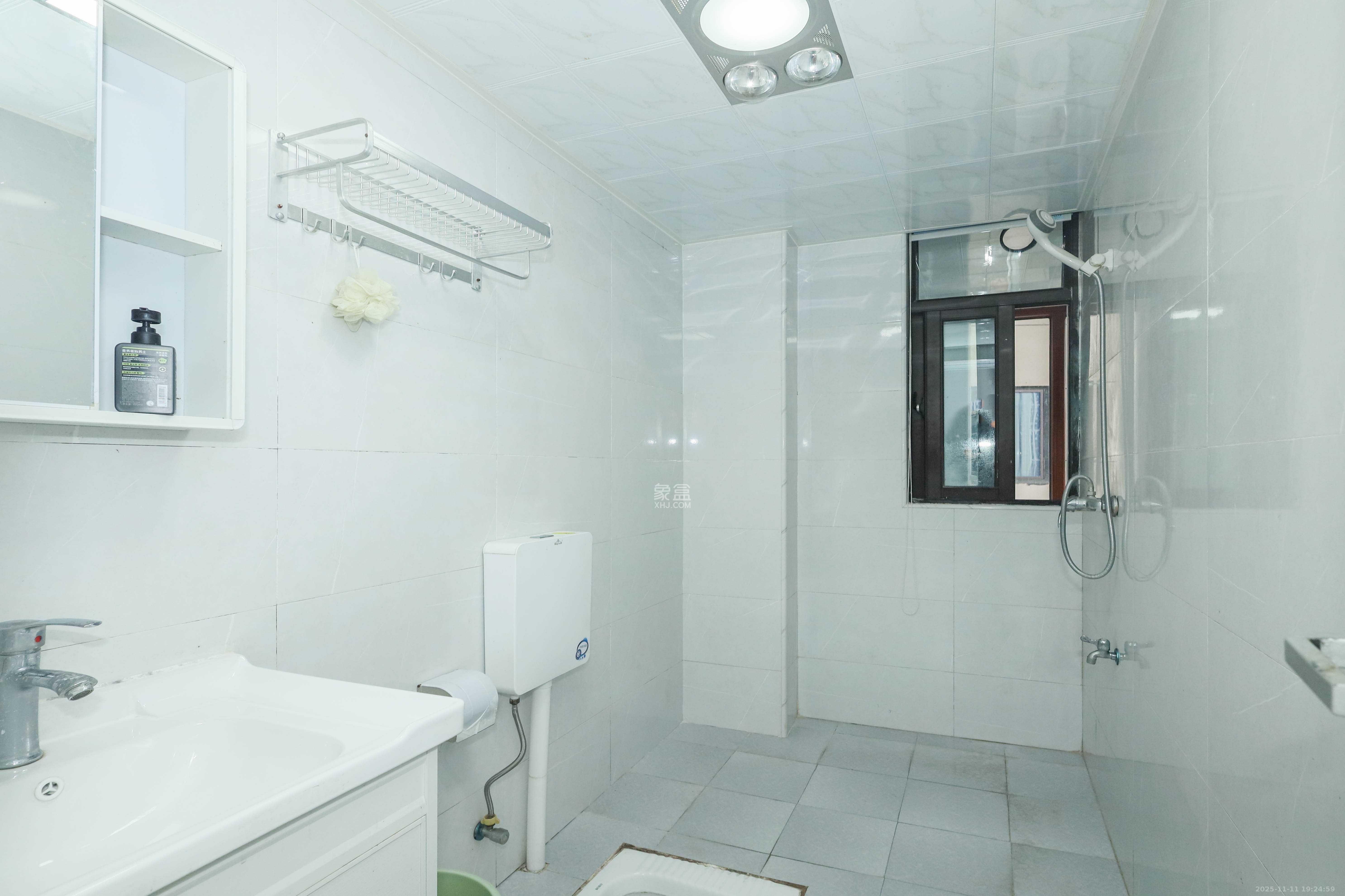 中国铁建梅溪青秀三期 4室2厅2卫 175.0万 中国铁建梅溪青秀三期 4室2厅2卫 175.0万卫生间