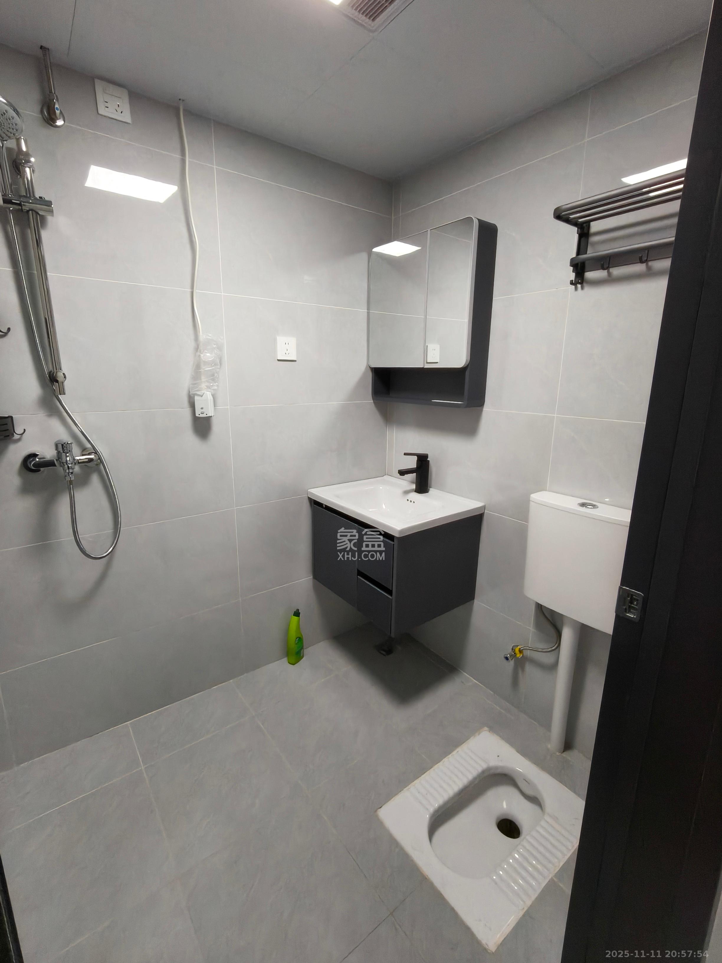 和景家园二期  1室1厅1卫    1300.0元/月室内图