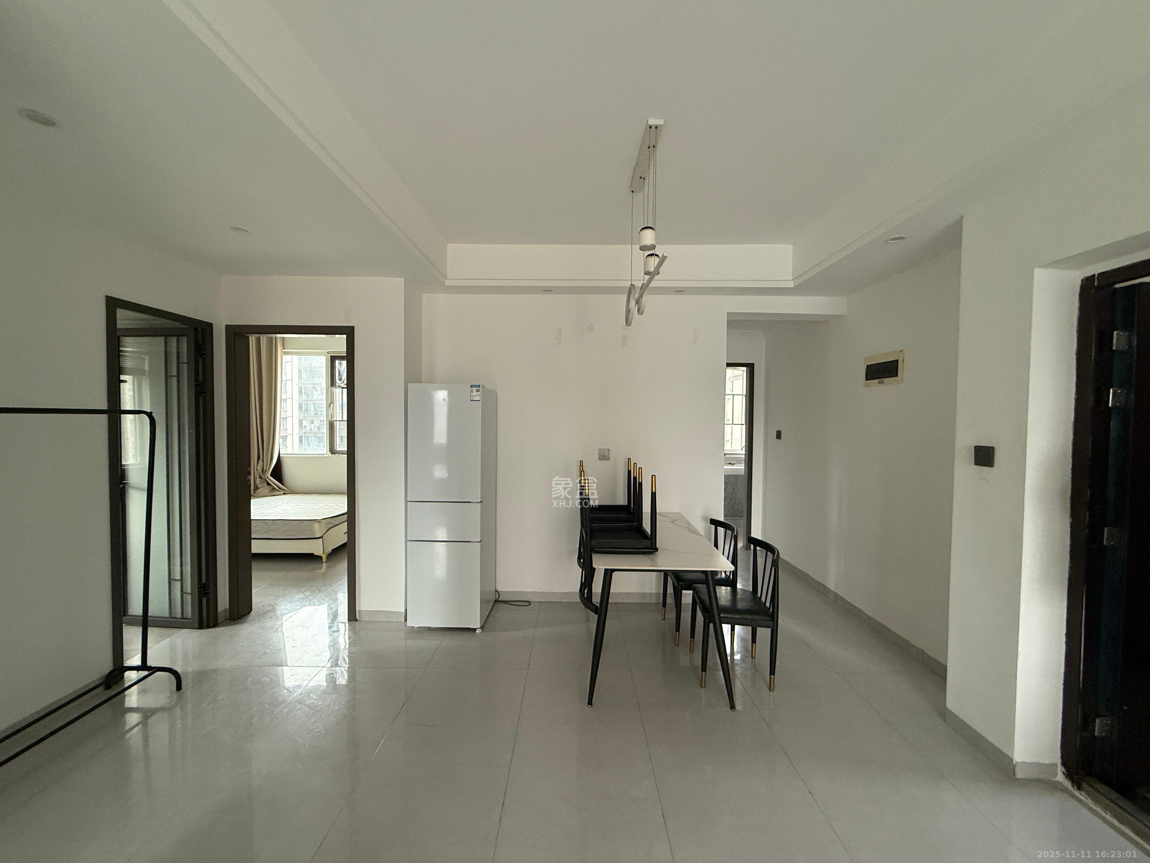 嘉宇银杉(嘉宇西苑) 3室2厅2卫 2300.0元/月 嘉宇银杉(嘉宇西苑) 3室2厅2卫 2300.0元/月室内图