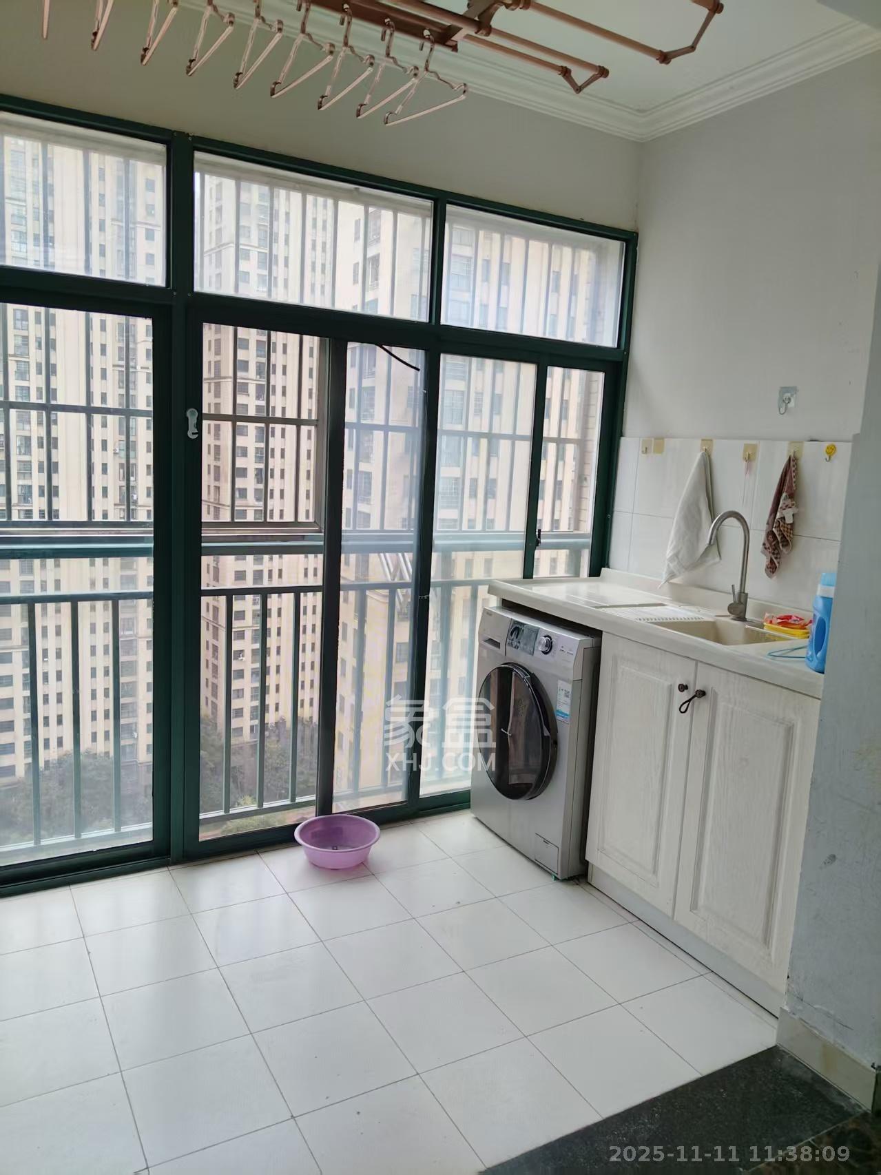 洋湖时代  3室2厅1卫    2100.0元/月室内图