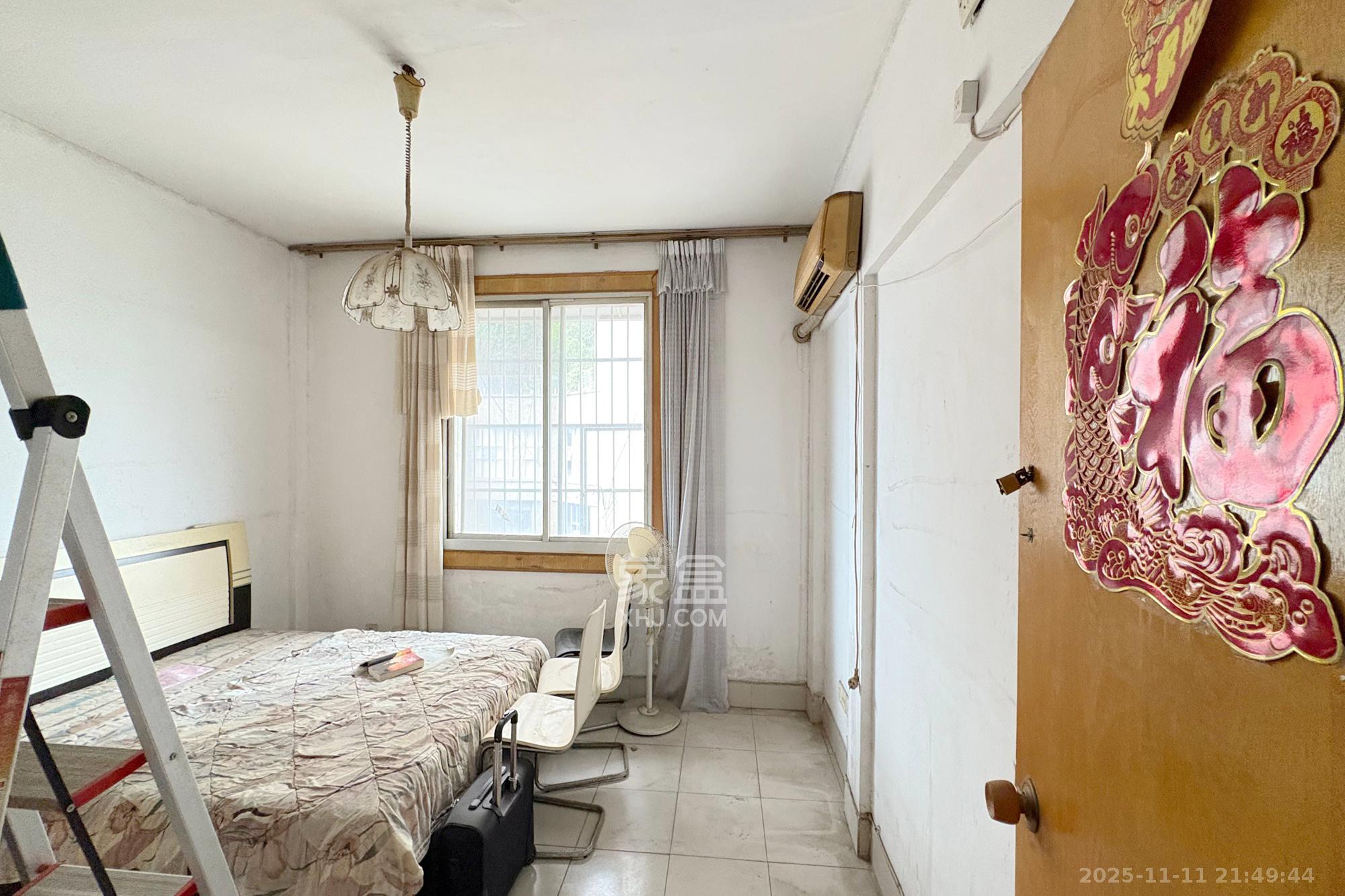 通泰街商居楼  3室1厅1卫    55.0万卧室