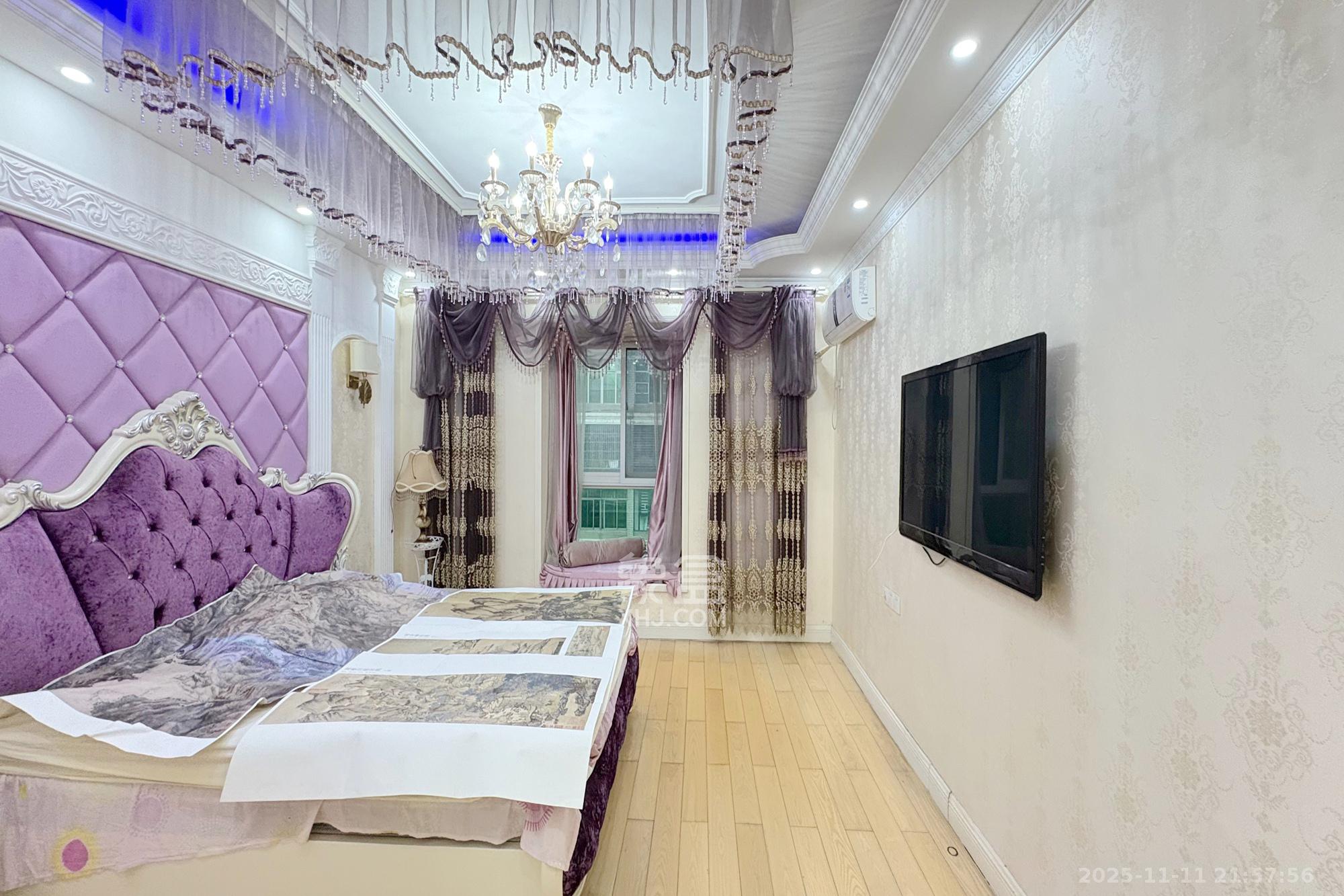 京电花园  5室2厅2卫    240.0万卧室