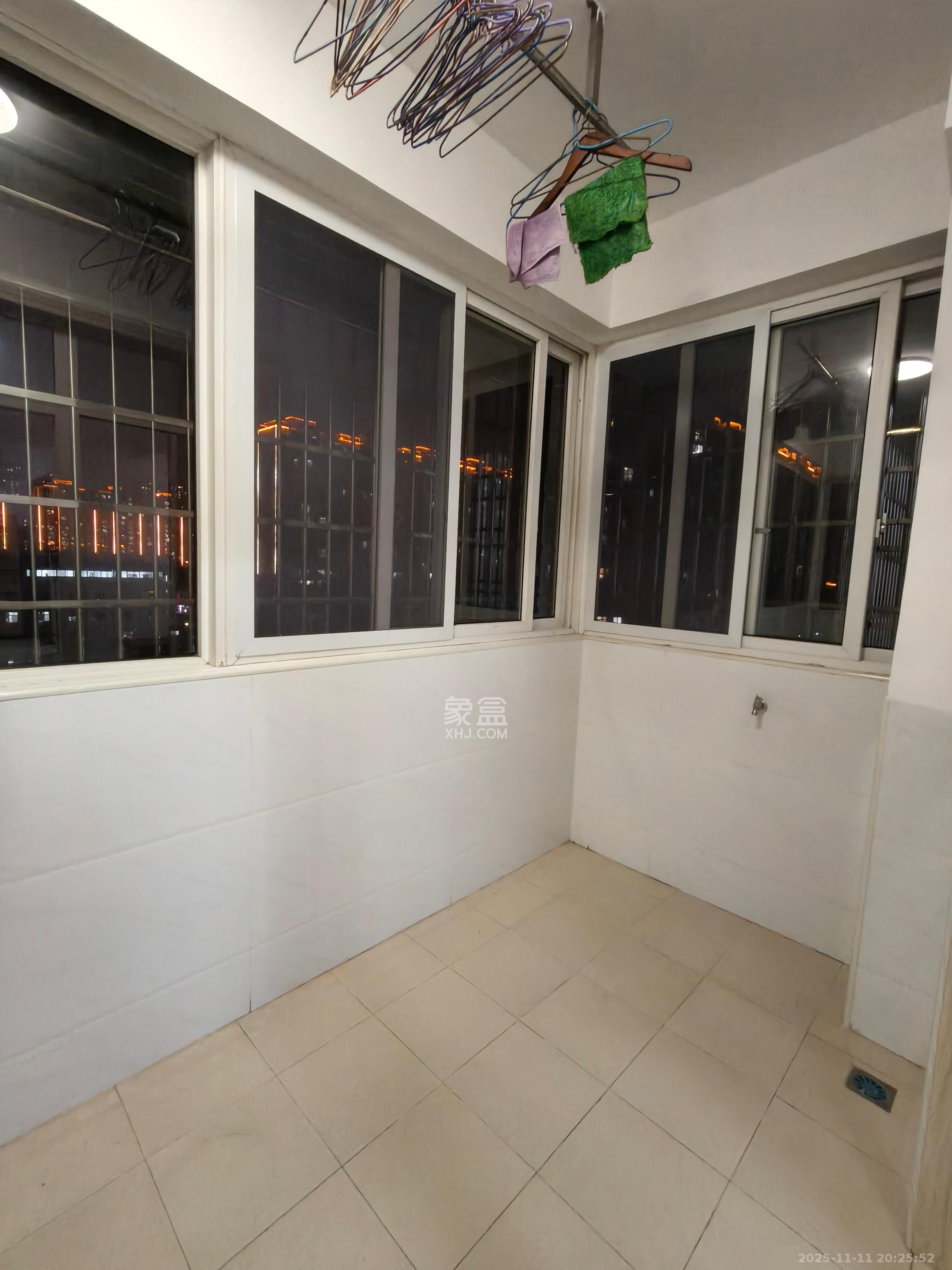 星城新宇黎锦苑  3室2厅2卫    1900.0元/月室内图