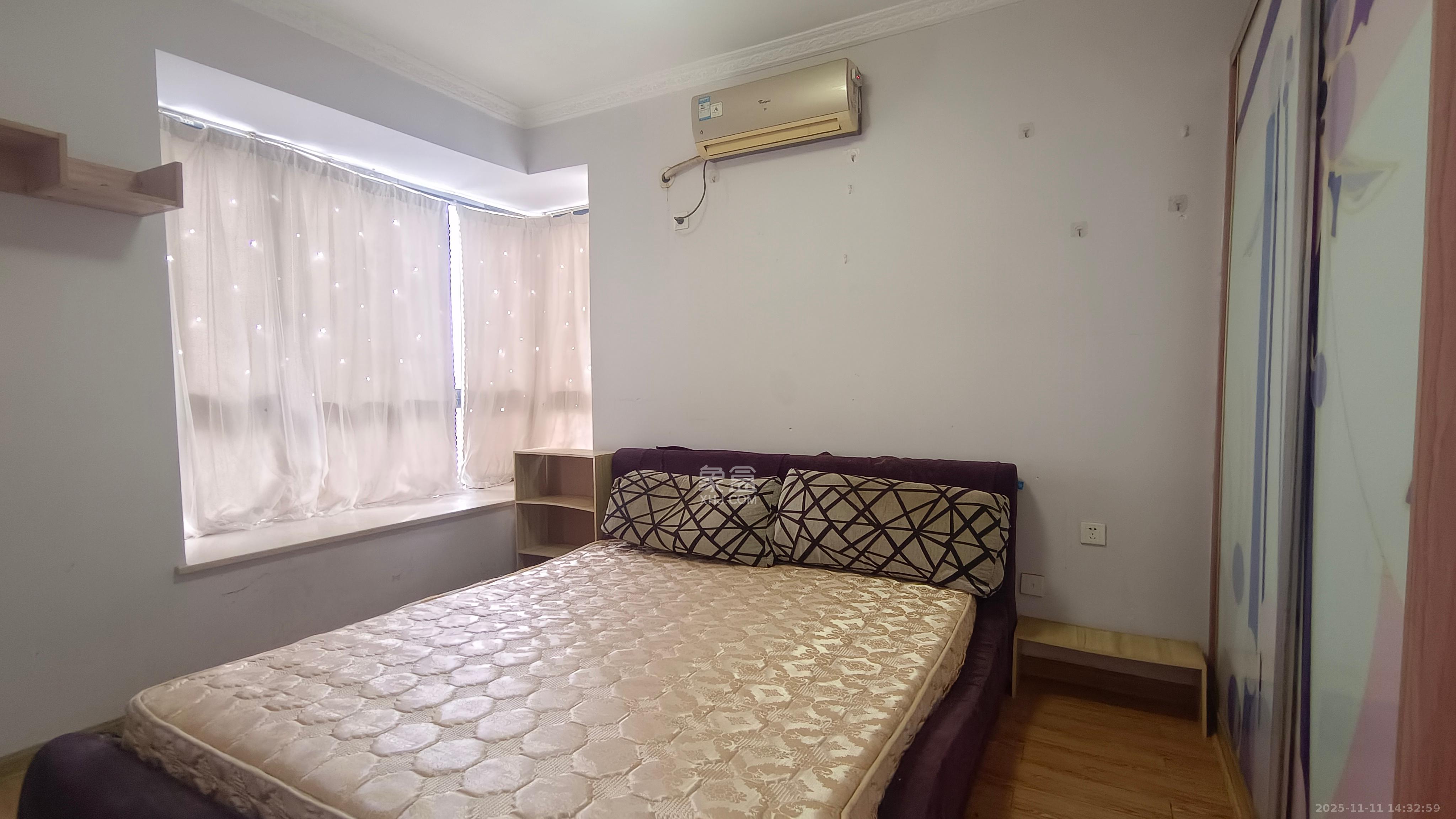 湘江世纪城瑞江苑  2室2厅1卫    1800.0元/月