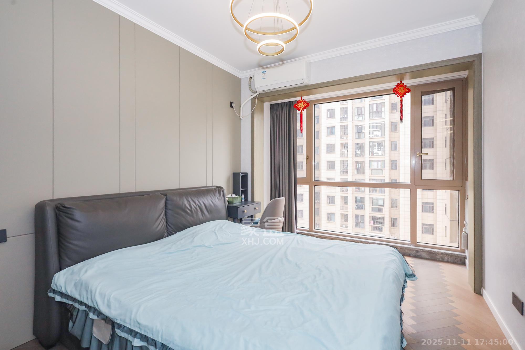 阳光丽城二期  4室2厅2卫    188.0万卧室