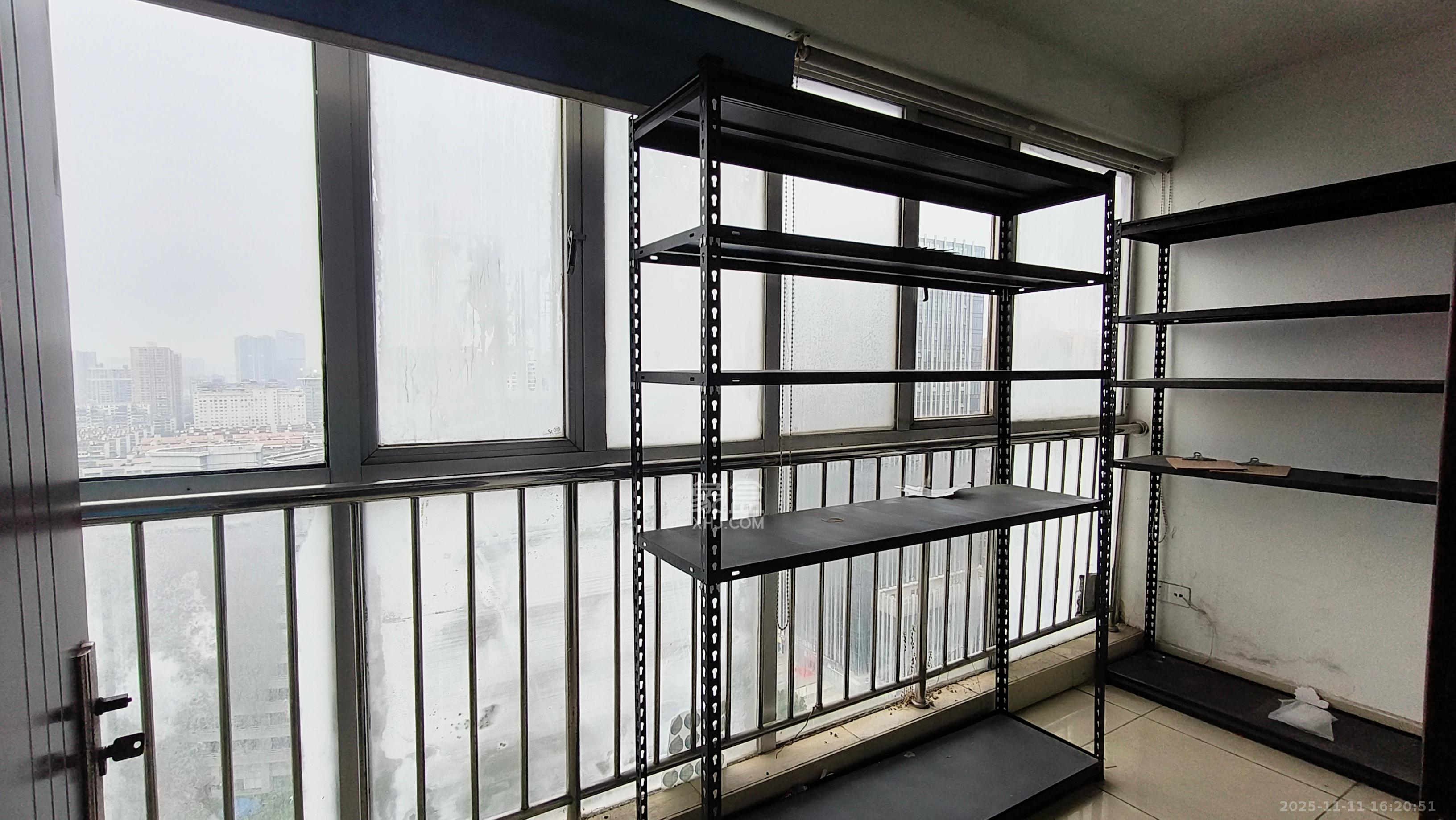 左岸右岸 5室2厅1卫 4500.0元/月 左岸右岸 5室2厅1卫 4500.0元/月室内图