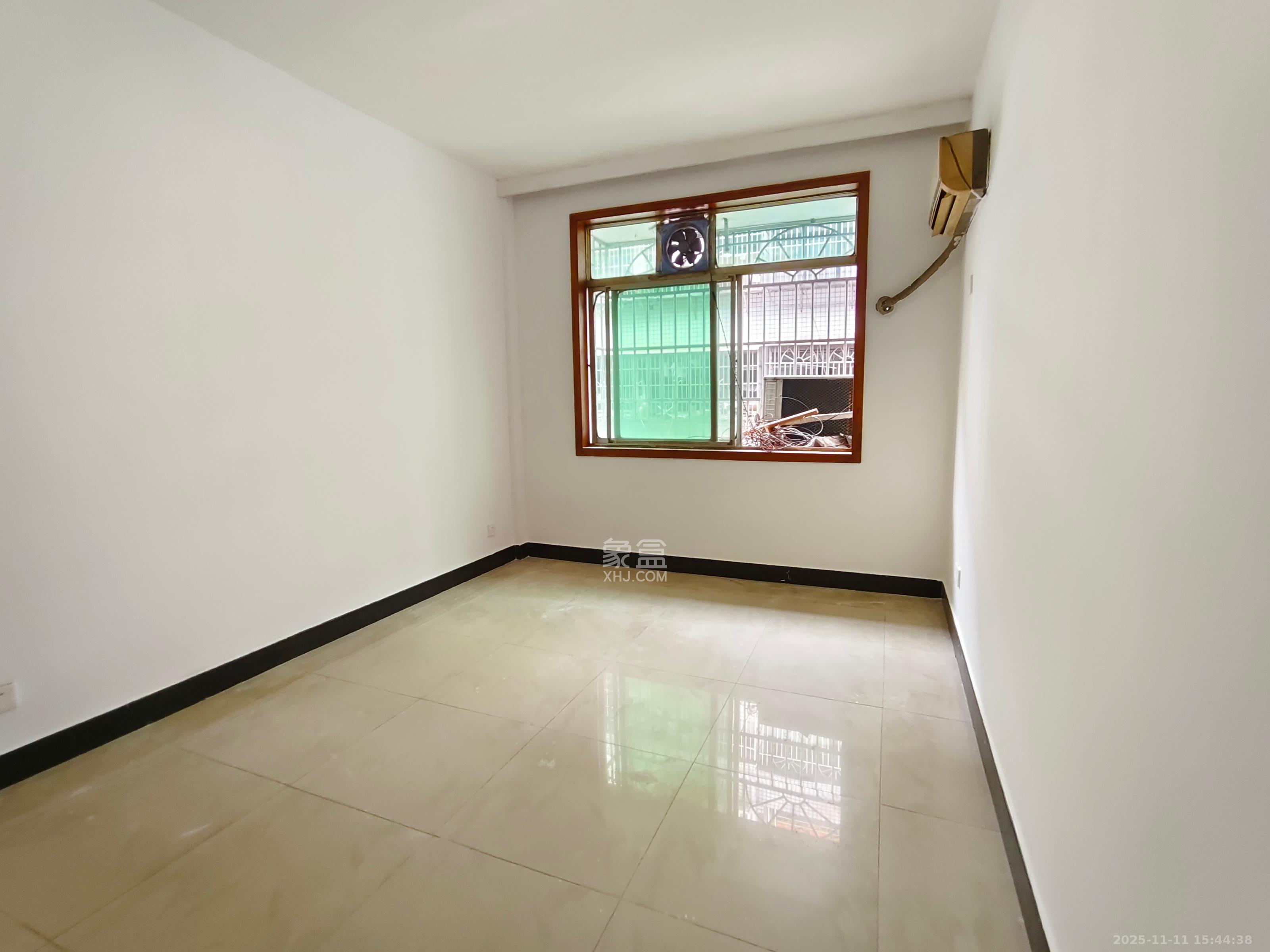 马王堆陶瓷城新合区  3室2厅1卫    1800.0元/月室内图