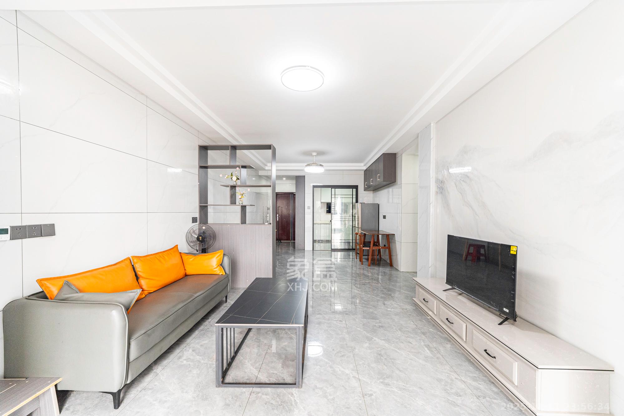 盛地东方芯府  3室2厅2卫    72.8万客厅