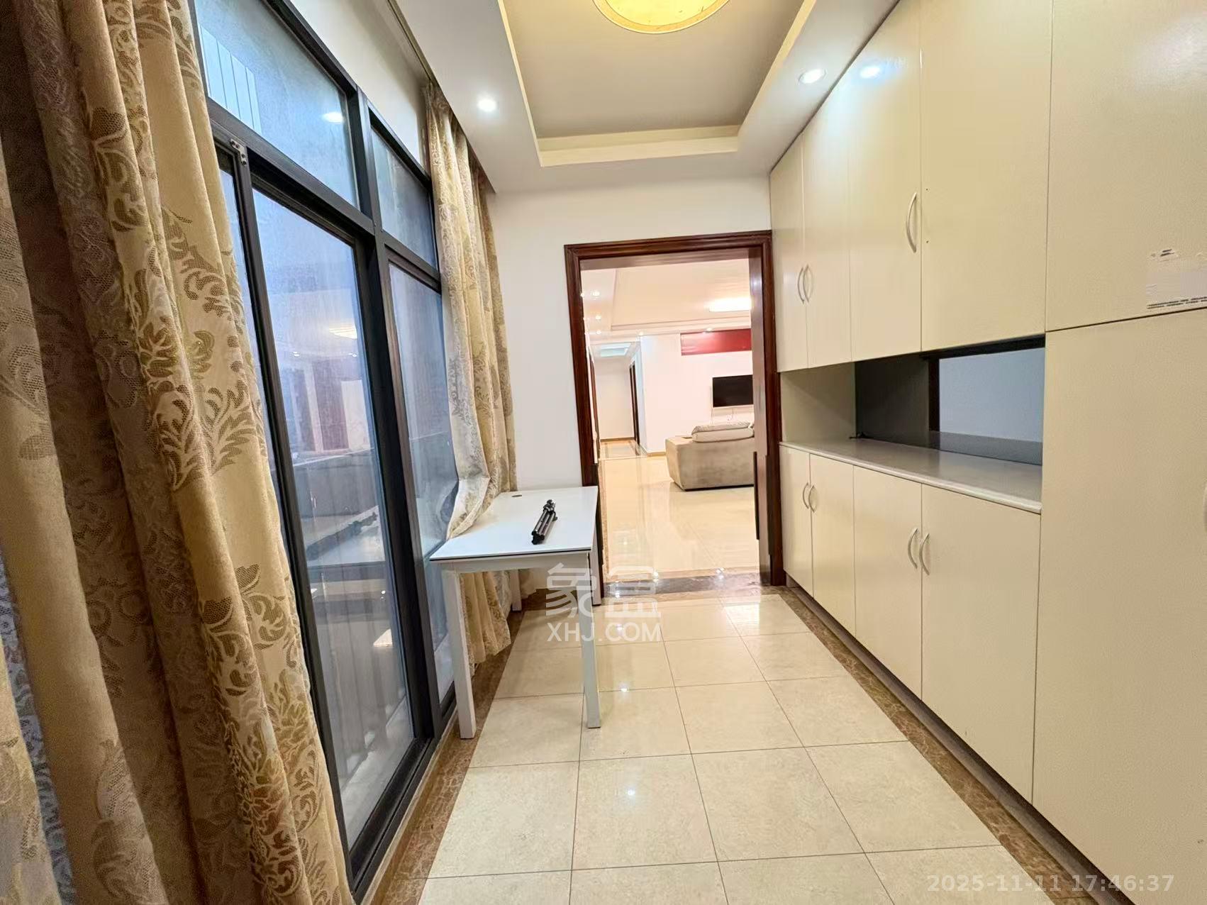 华润凤凰城二期  4室2厅2卫    2680.0元/月室内图