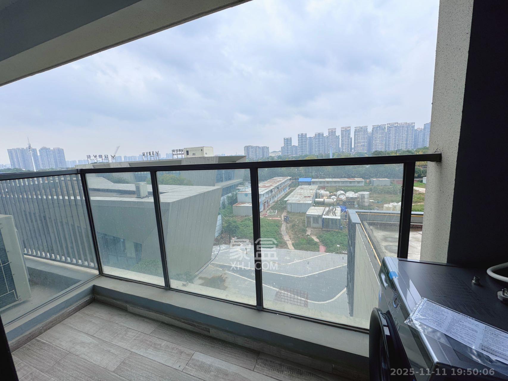 绿地V岛  4室2厅2卫    4600.0元/月室内图