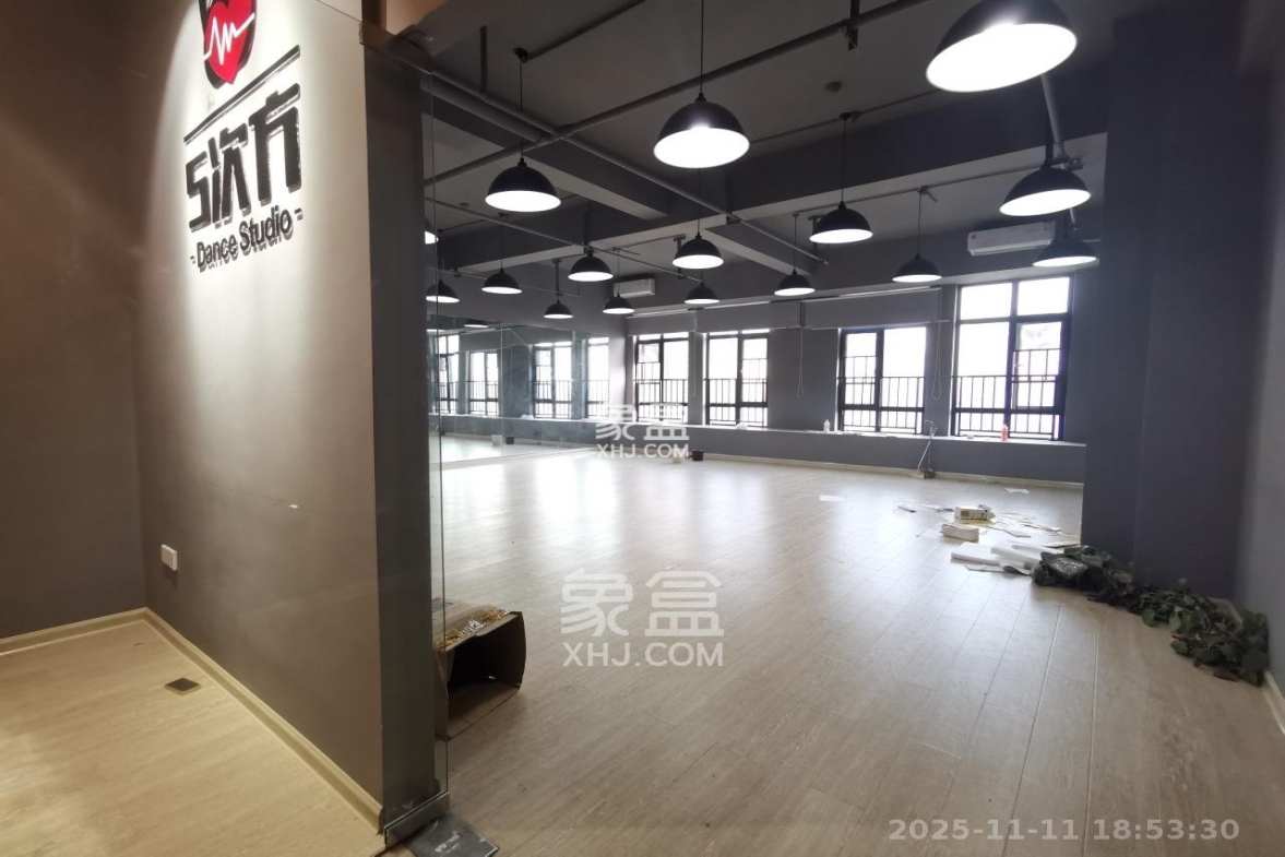 荣悦台 1室1厅1卫 2200.0元/月 荣悦台 1室1厅1卫 2200.0元/月室内图