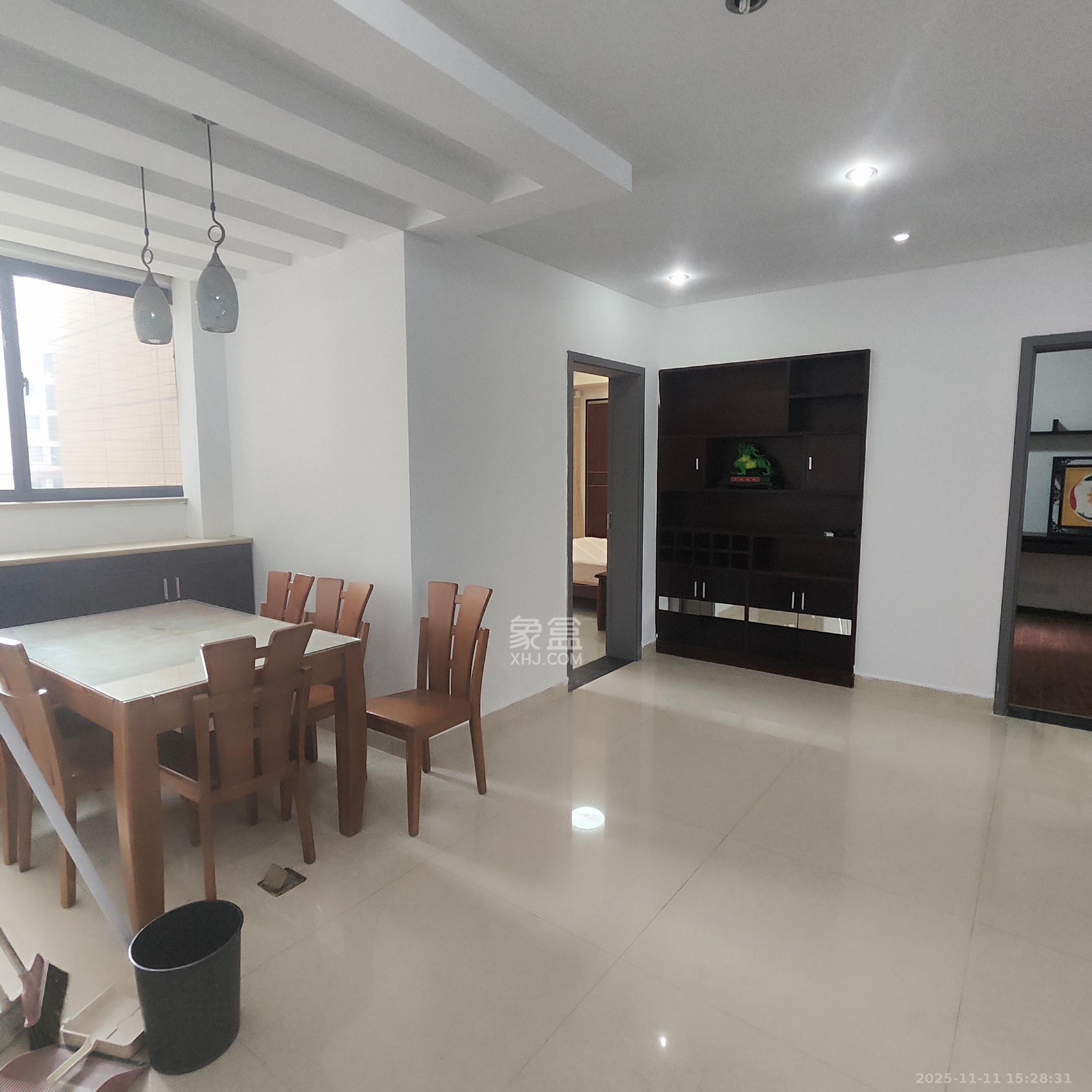 爱琴海岸  3室2厅2卫    2600.0元/月室内图