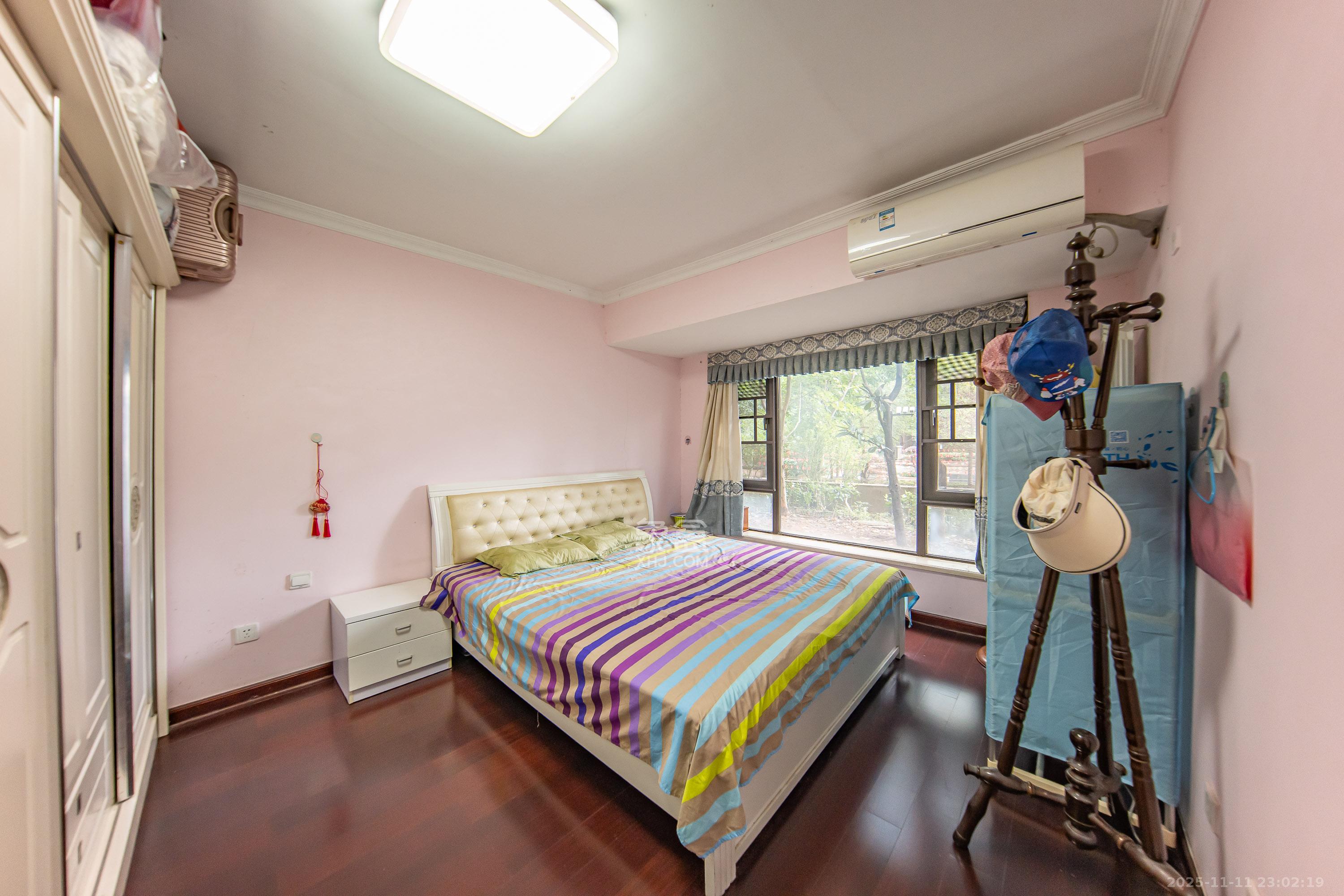 中海国际一期 3室2厅1卫 64.8万 中海国际一期 3室2厅1卫 64.8万卧室