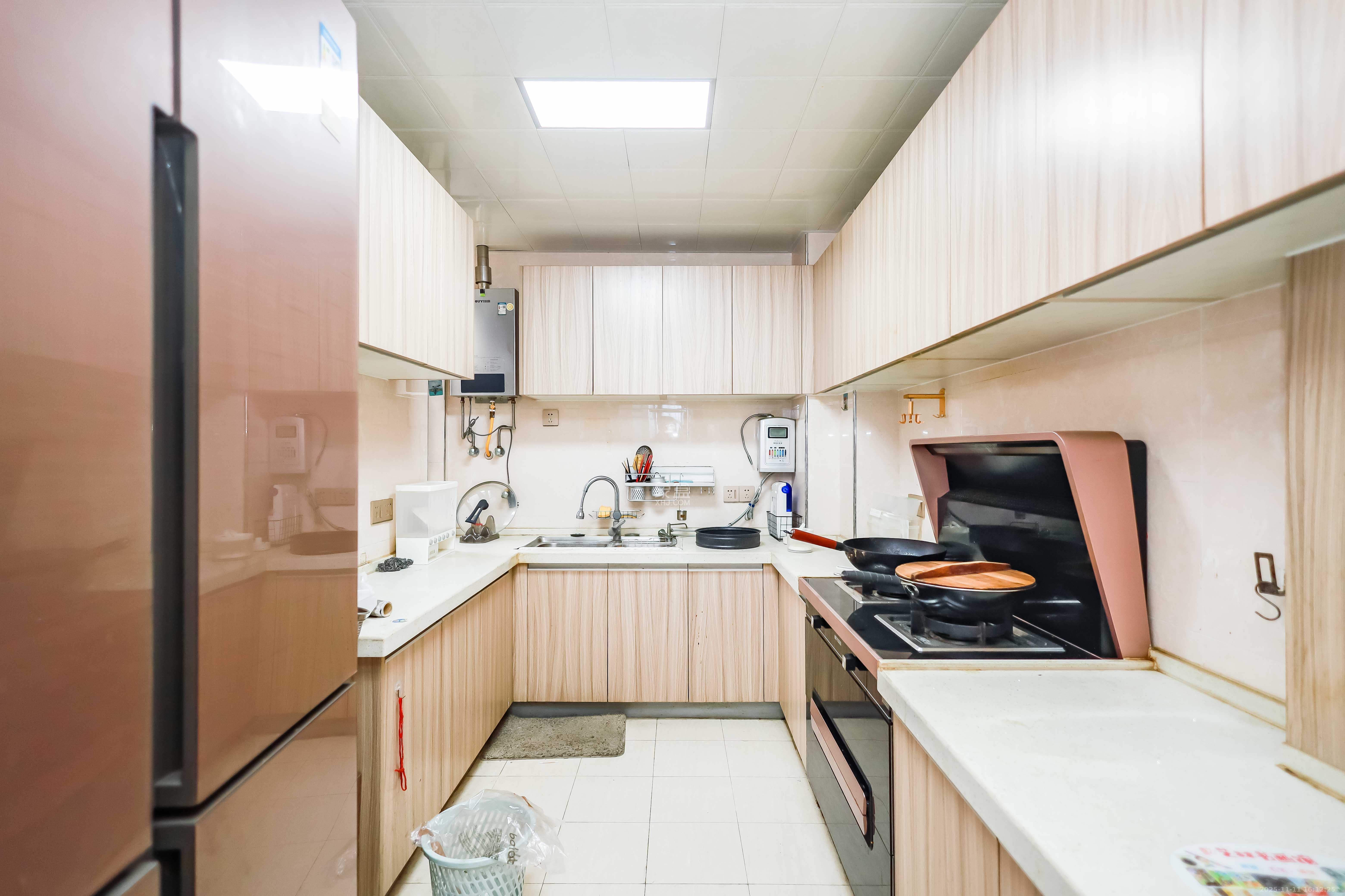 阳光晶城  4室2厅2卫    106.0万厨房