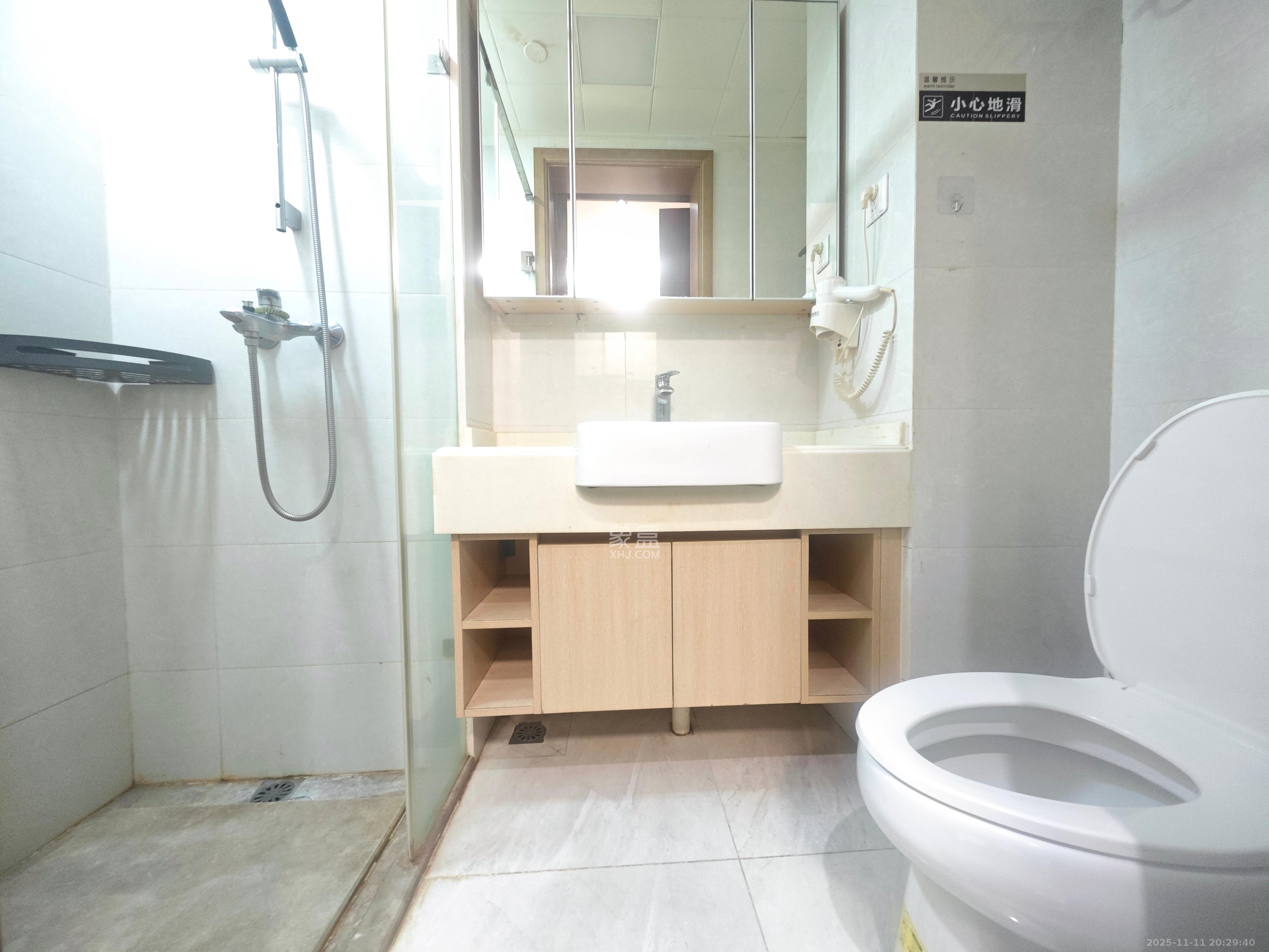 中海梅溪湖壹号 1室1厅1卫 1600.0元/月 中海梅溪湖壹号 1室1厅1卫 1600.0元/月室内图