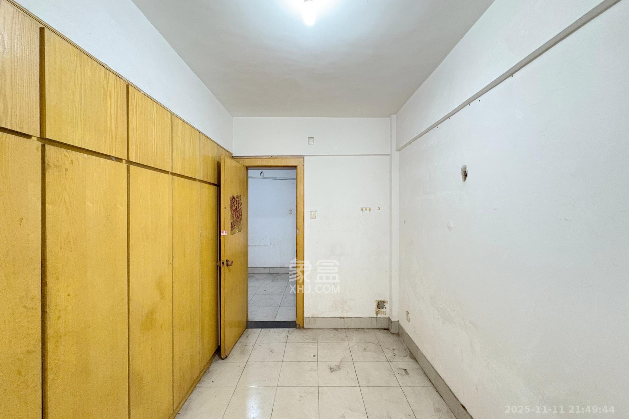 通泰街商居楼  3室1厅1卫    55.0万卧室