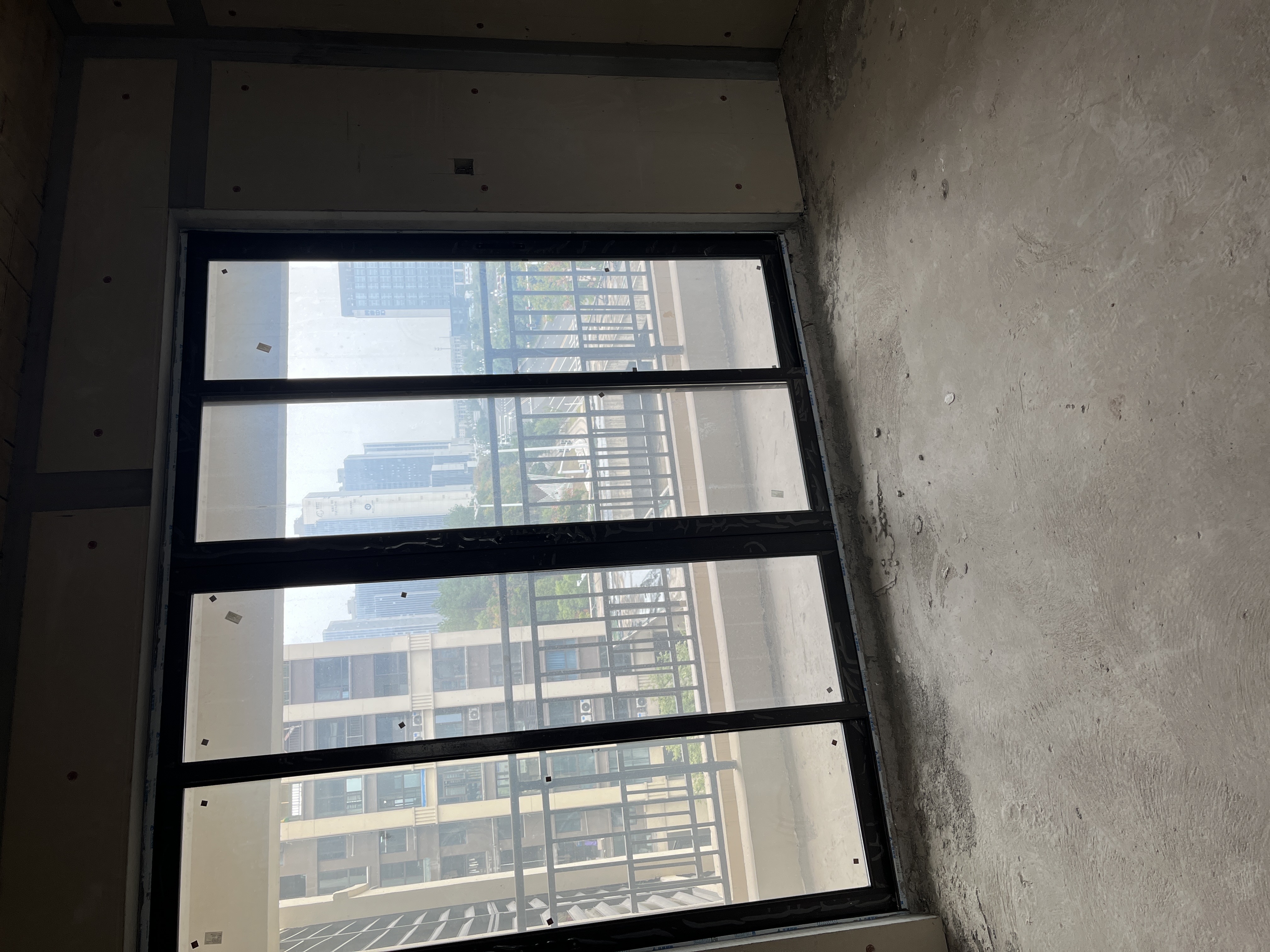 中泰天境  4室2厅2卫    89.0万客厅