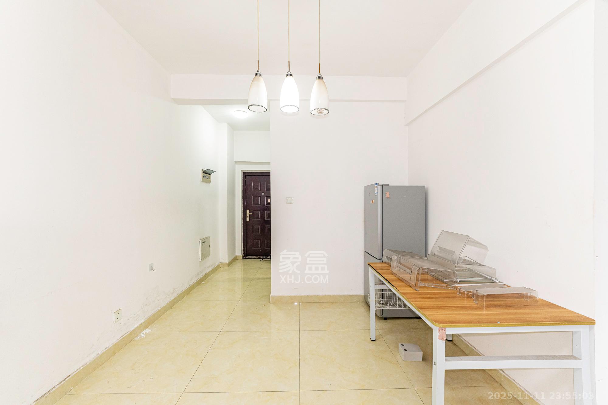 光明城市(星辰青年城) 2室1厅1卫 30.8万 光明城市(星辰青年城) 2室1厅1卫 30.8万客厅