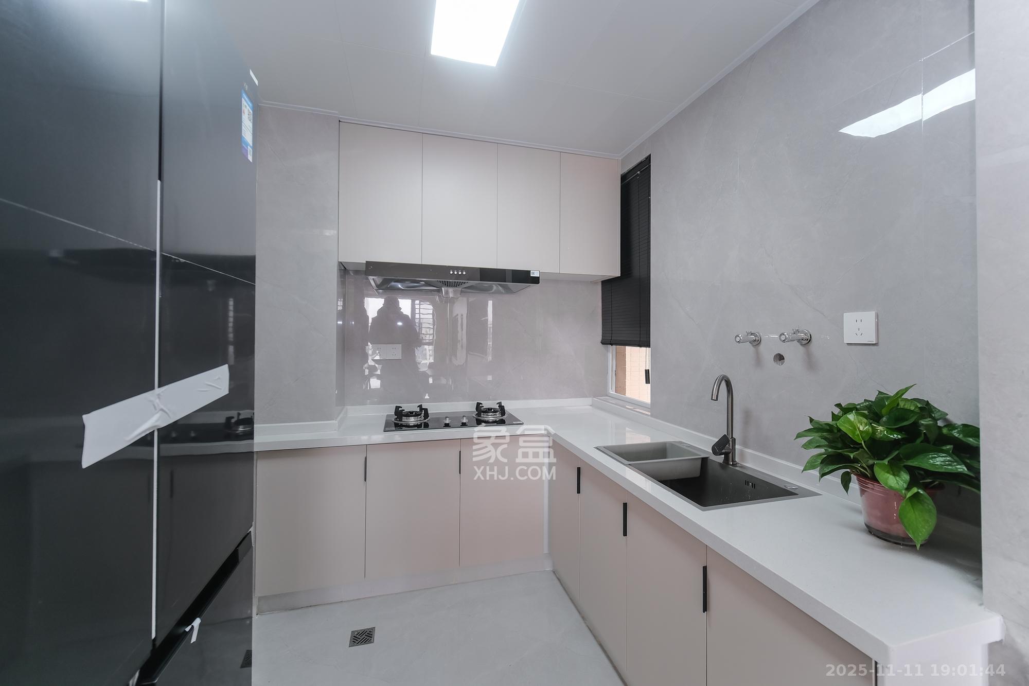 和悦城(蟠龙景苑)  3室2厅2卫    72.8万厨房