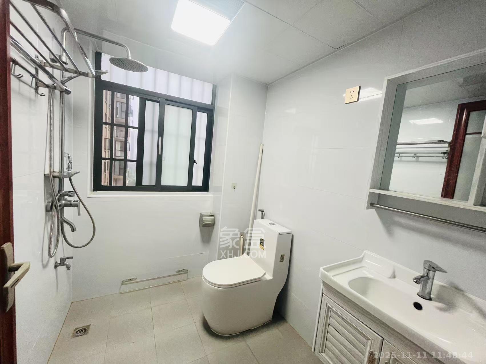 洋湖春园 3室2厅2卫 2100.0元/月 洋湖春园 3室2厅2卫 2100.0元/月室内图