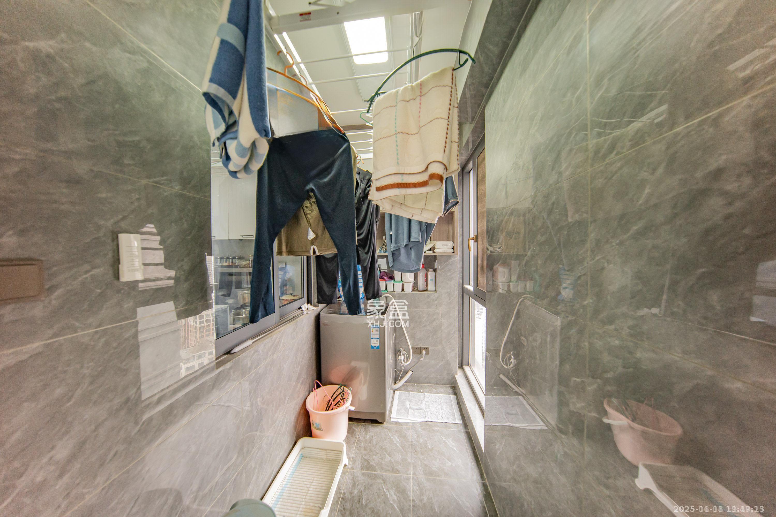 枫华府第  3室2厅1卫    2300.0元/月室内图