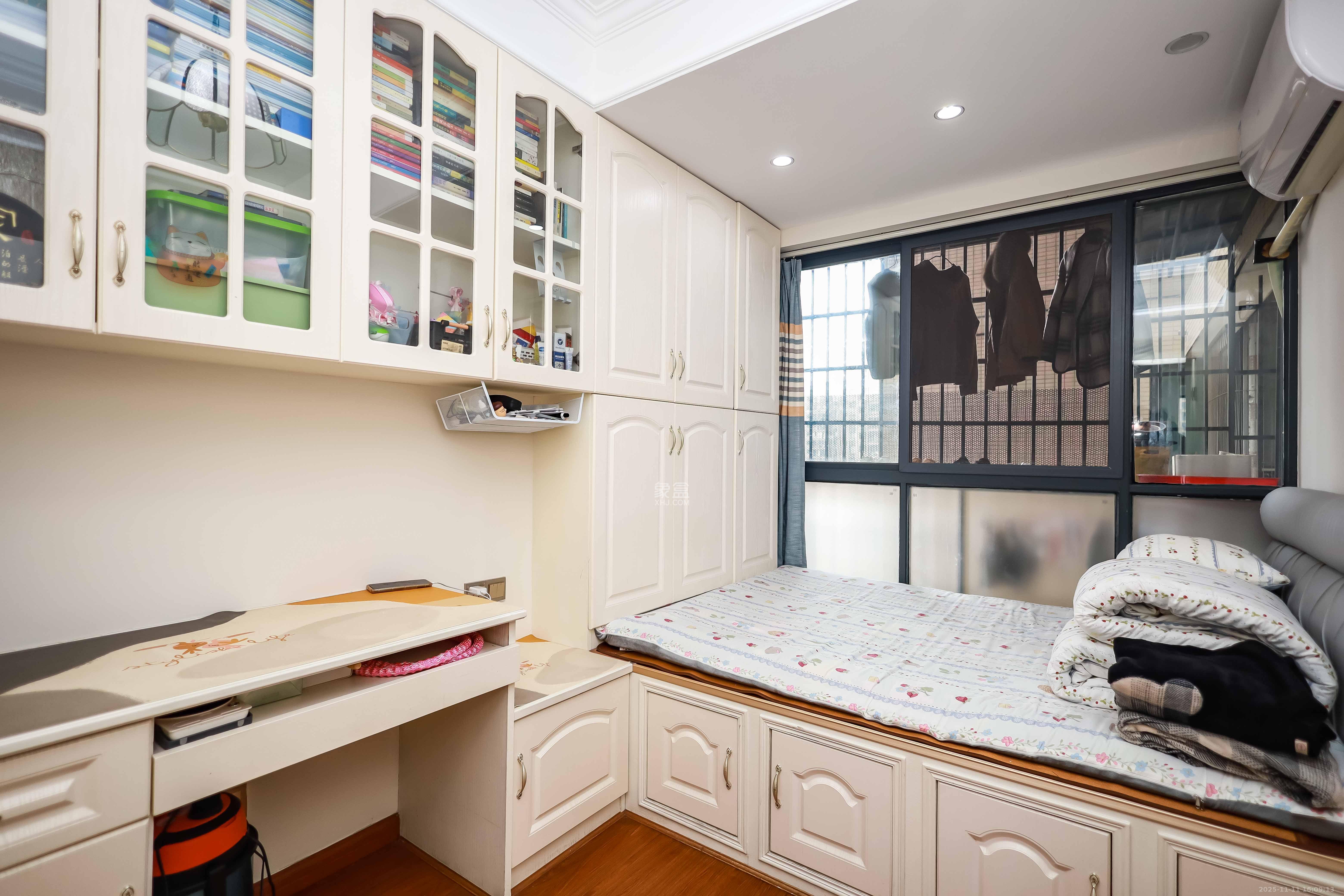 盛世耀凯  4室2厅1卫    150.0万卧室