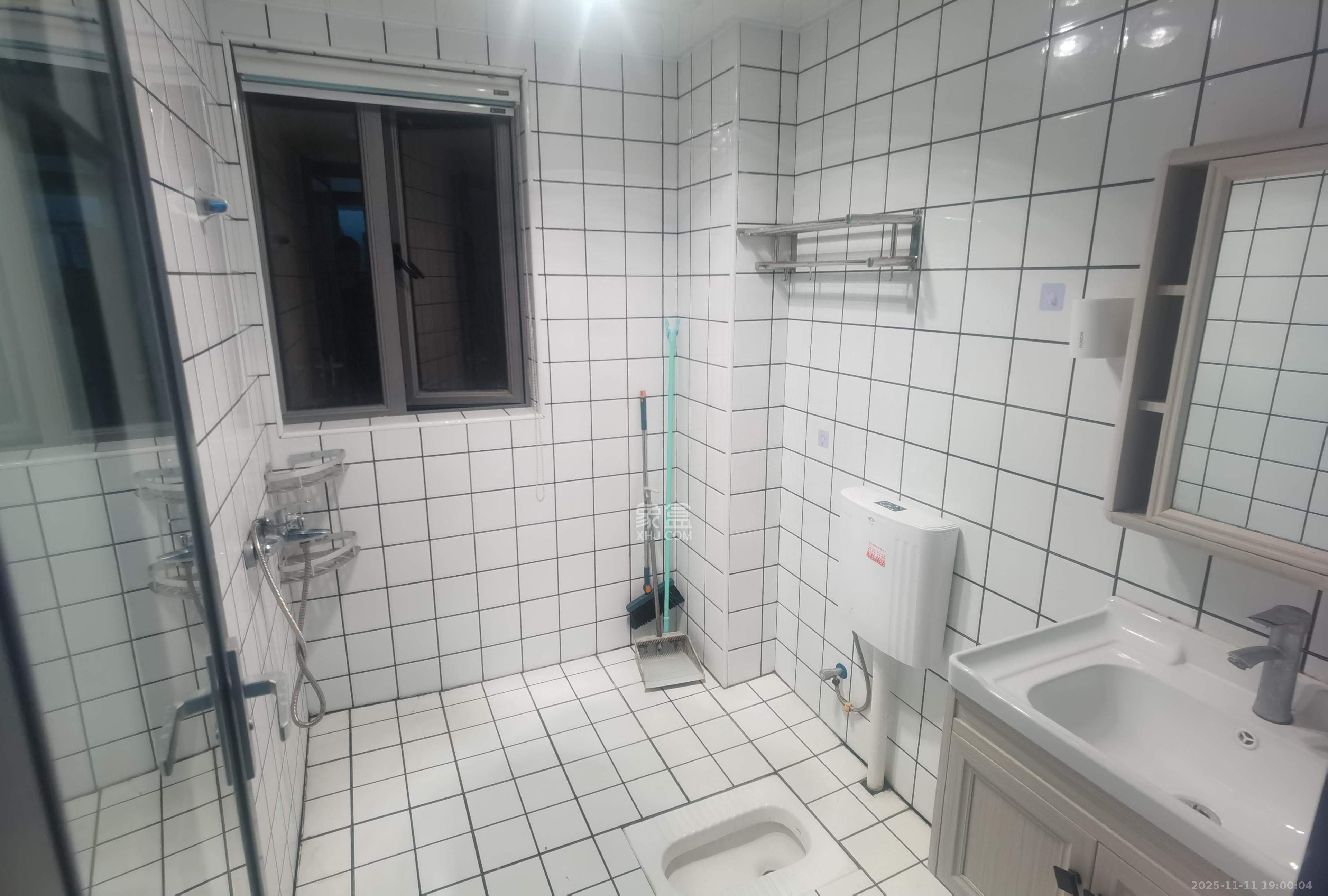 八方小区C区  3室2厅2卫    3500.0元/月室内图