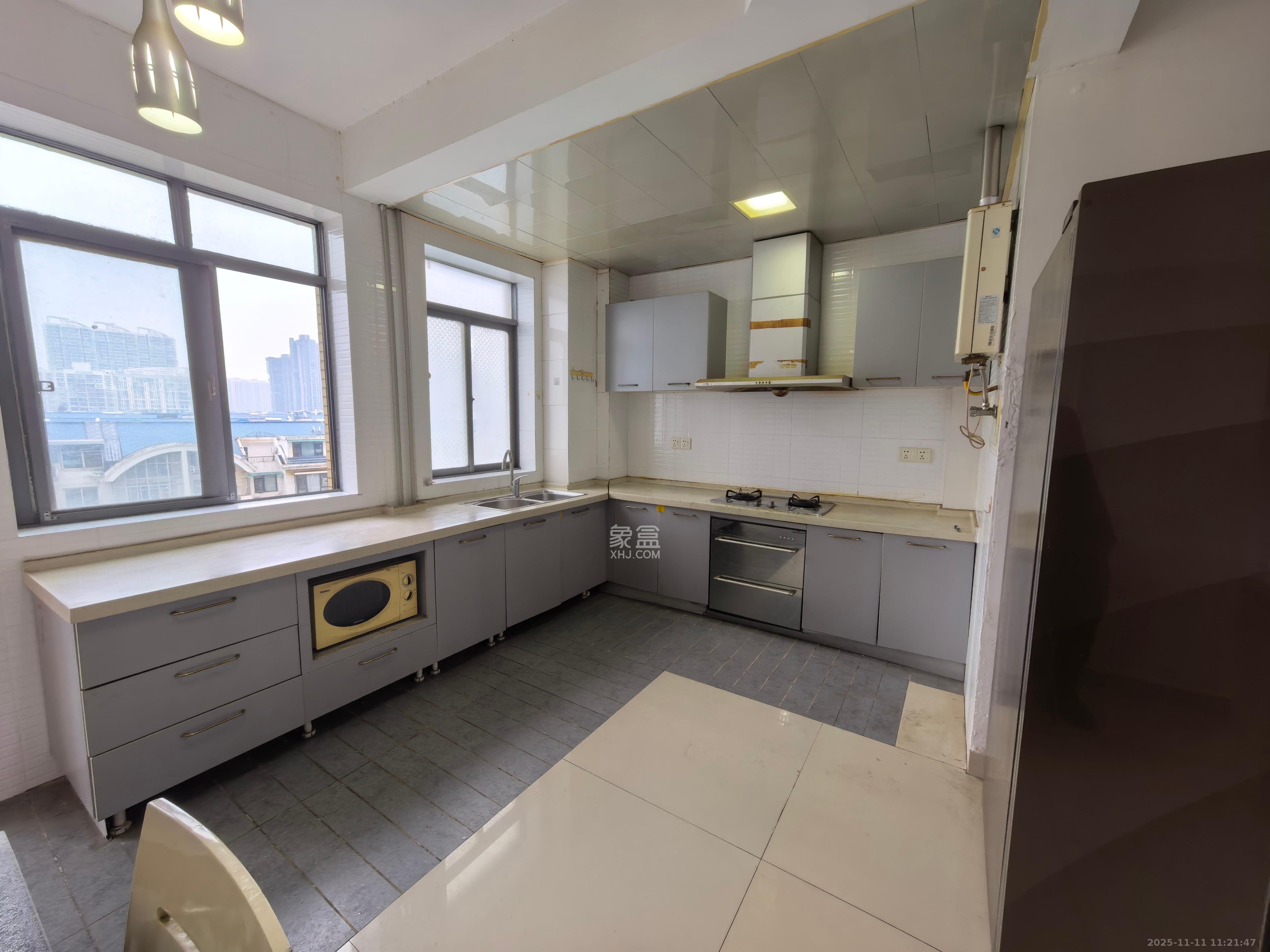 万煦园  3室2厅2卫    2800.0元/月室内图