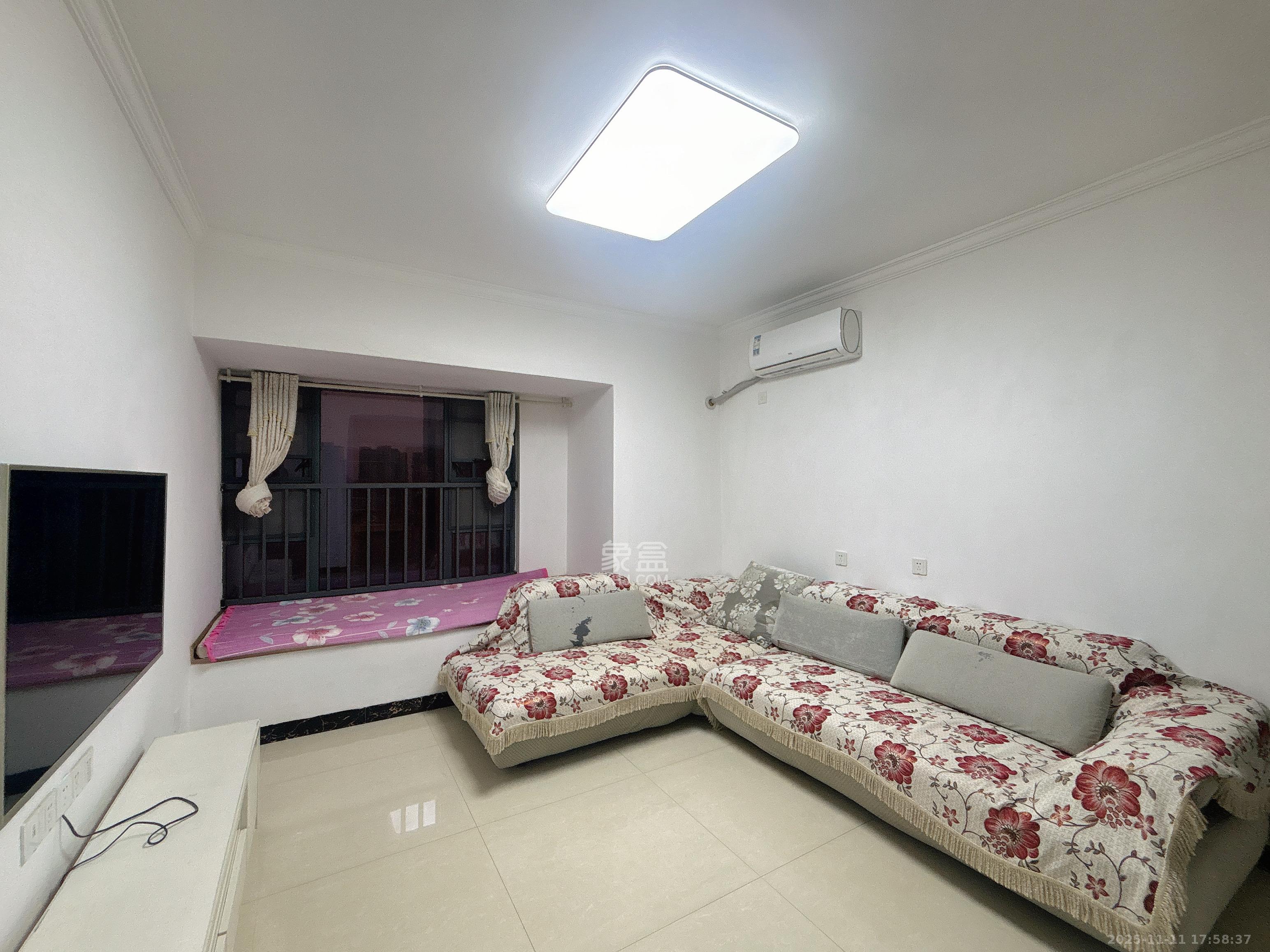 荣盛花语馨苑  3室1厅1卫    2400.0元/月室内图