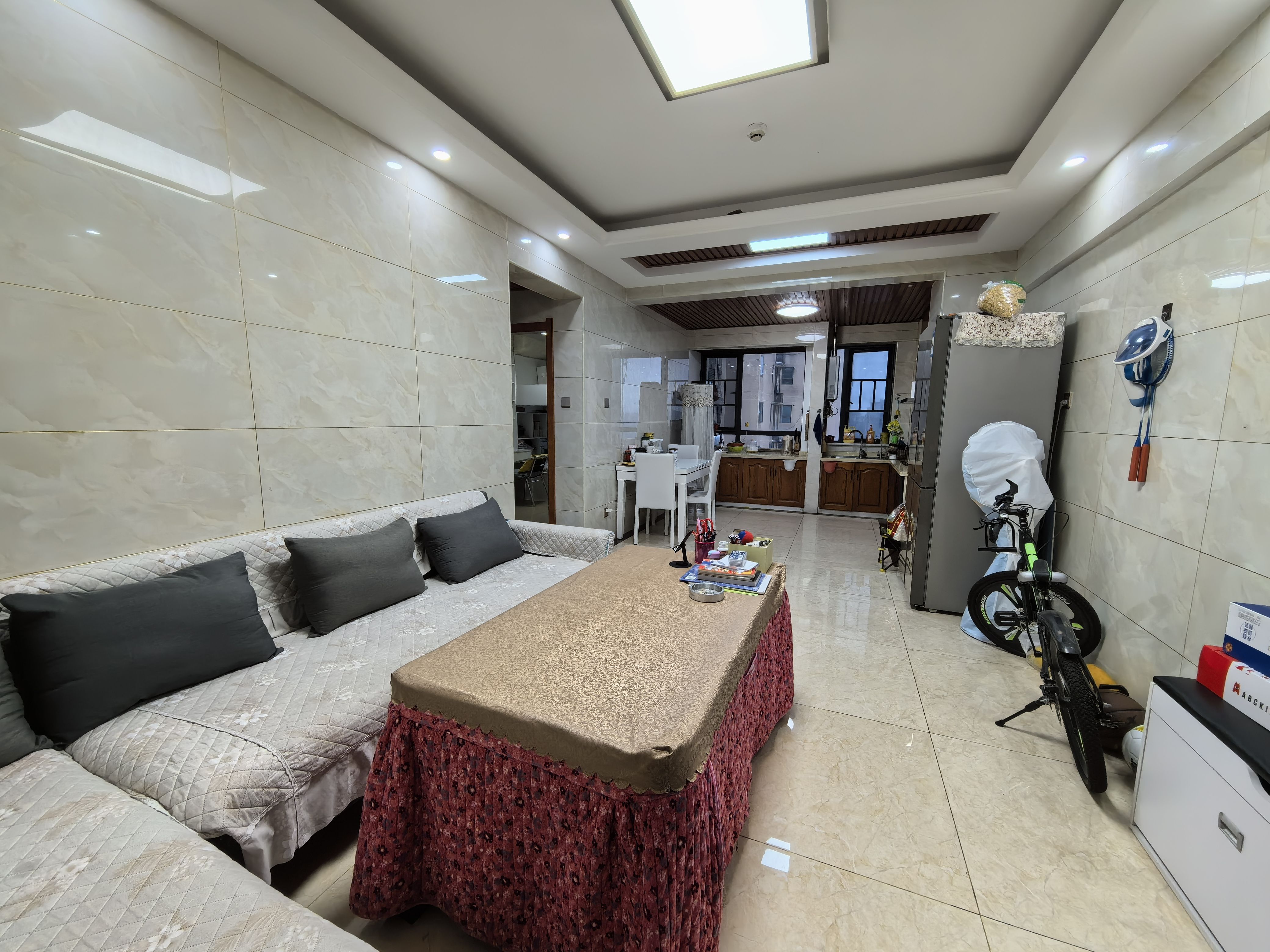 盛世时代广场 2室2厅1卫 1800.0元/月 盛世时代广场 2室2厅1卫 1800.0元/月室内图