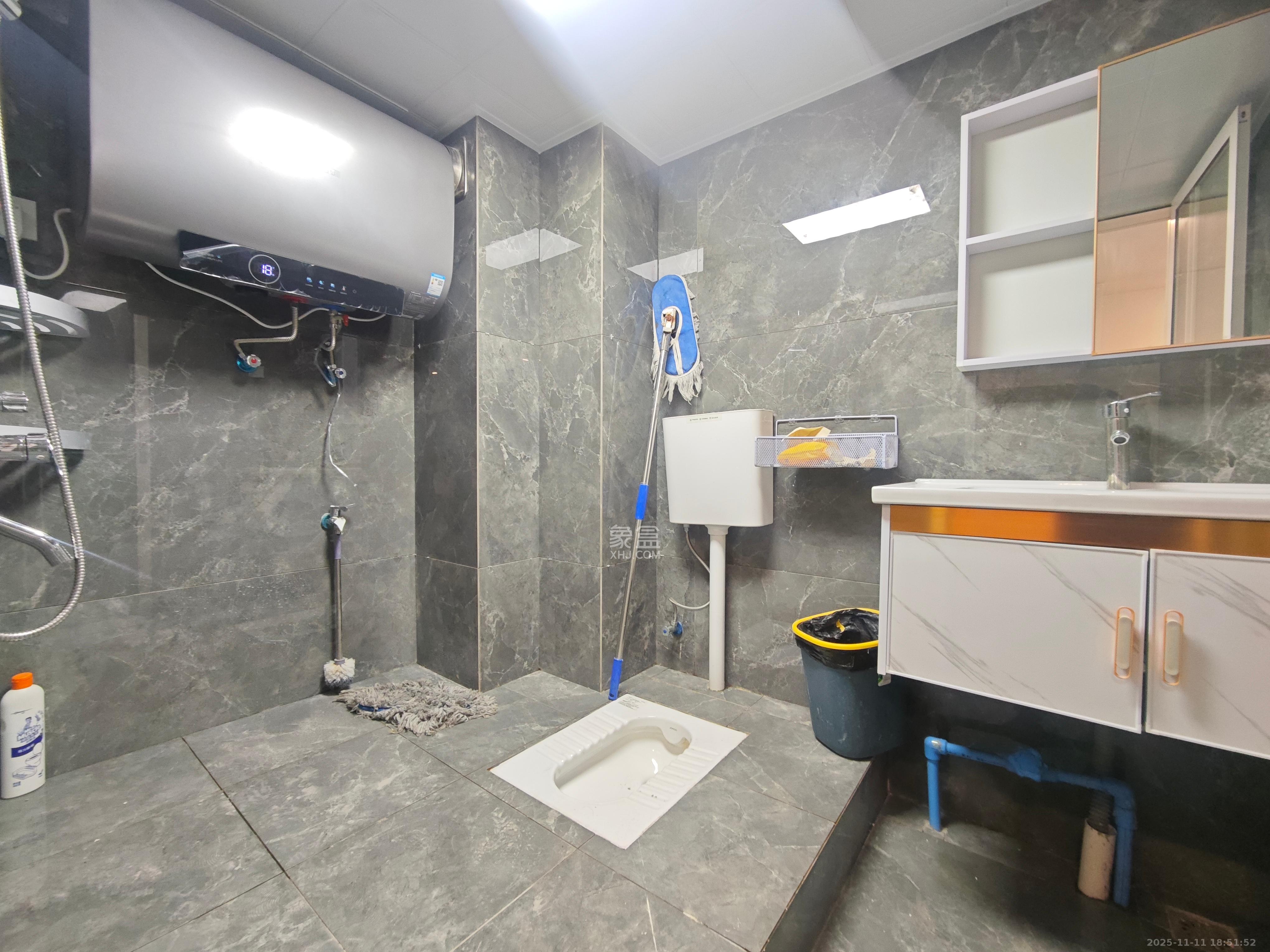 世茂璀璨天城公寓  2室2厅1卫    2400.0元/月室内图