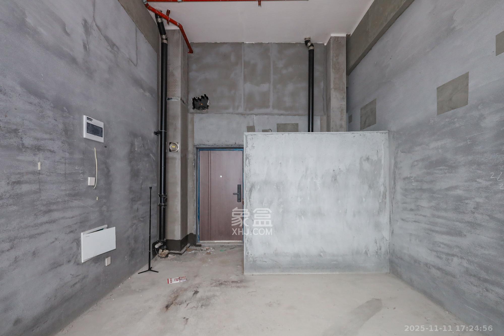 卓越中寰  1室1厅1卫    35.0万客厅