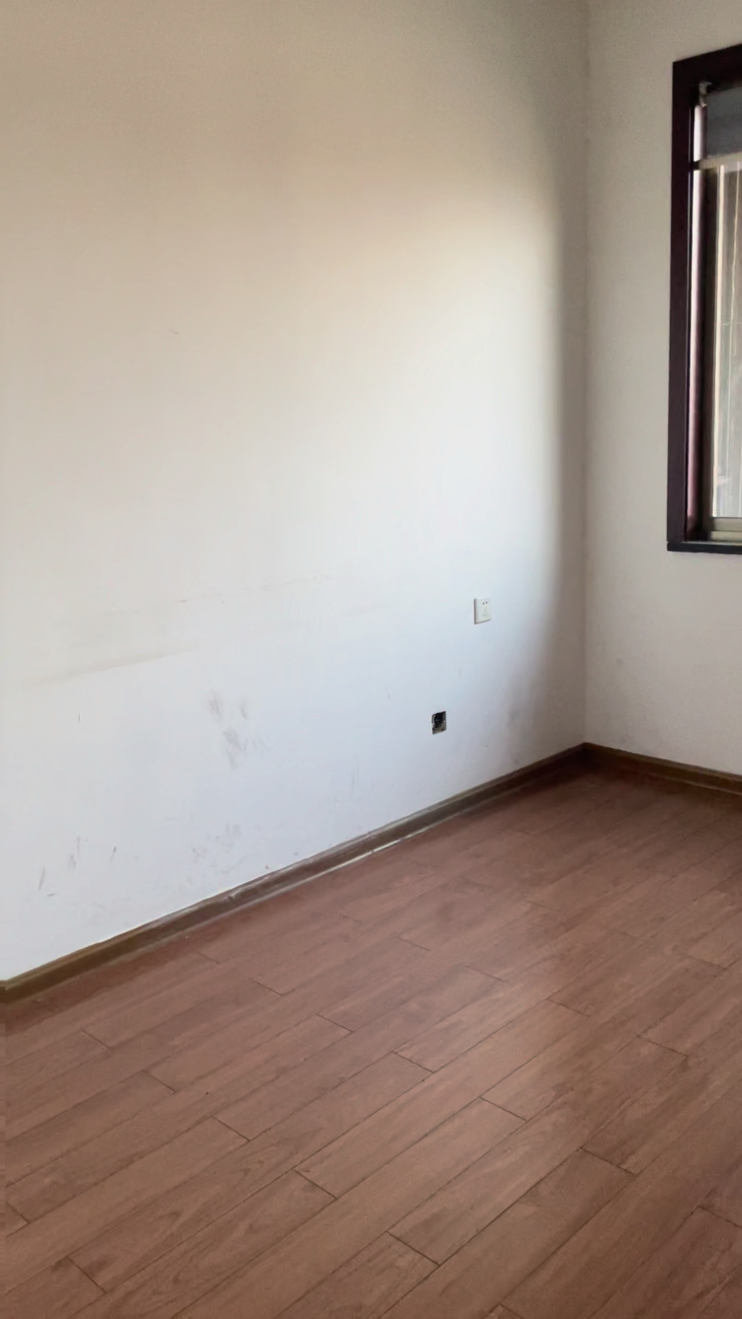 金源大厦  4室2厅1卫    1800.0元/月室内图