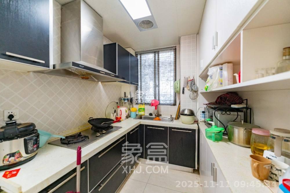 翡翠云天  2室2厅1卫    1800.0元/月室内图